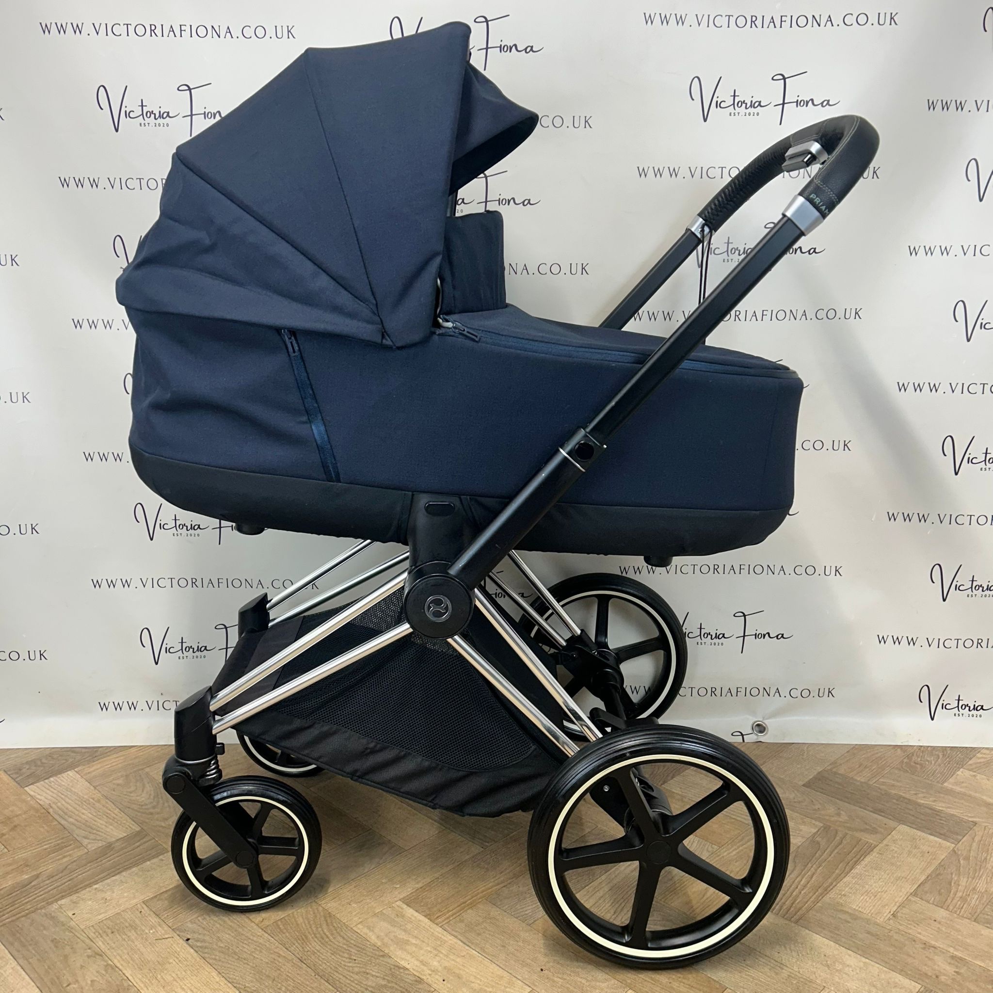 PRELOVED Cybex Priam Carrycot & Pushchair - Indigo Blue & Chrome - Image 2