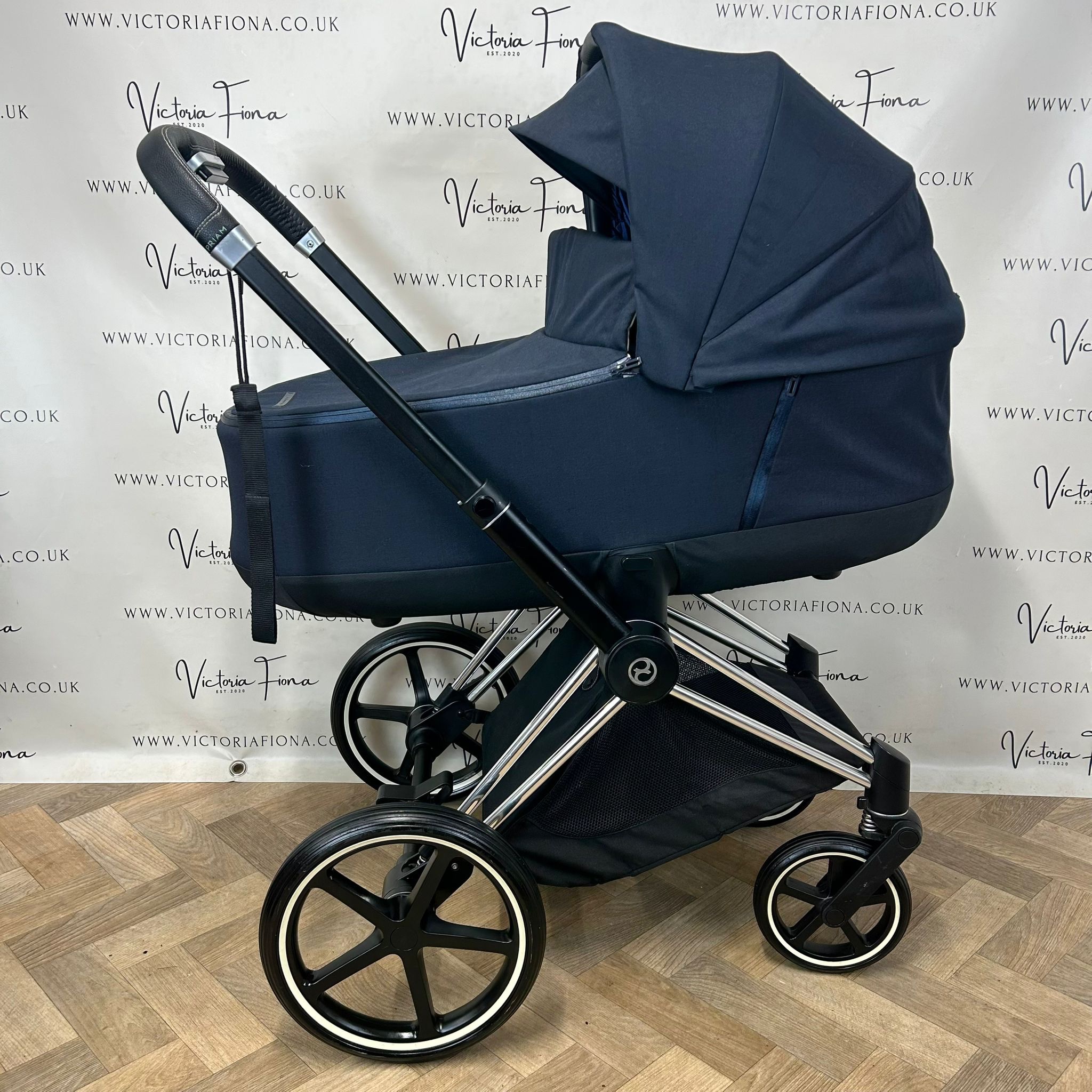 PRELOVED Cybex Priam Carrycot & Pushchair - Indigo Blue & Chrome - Image 4
