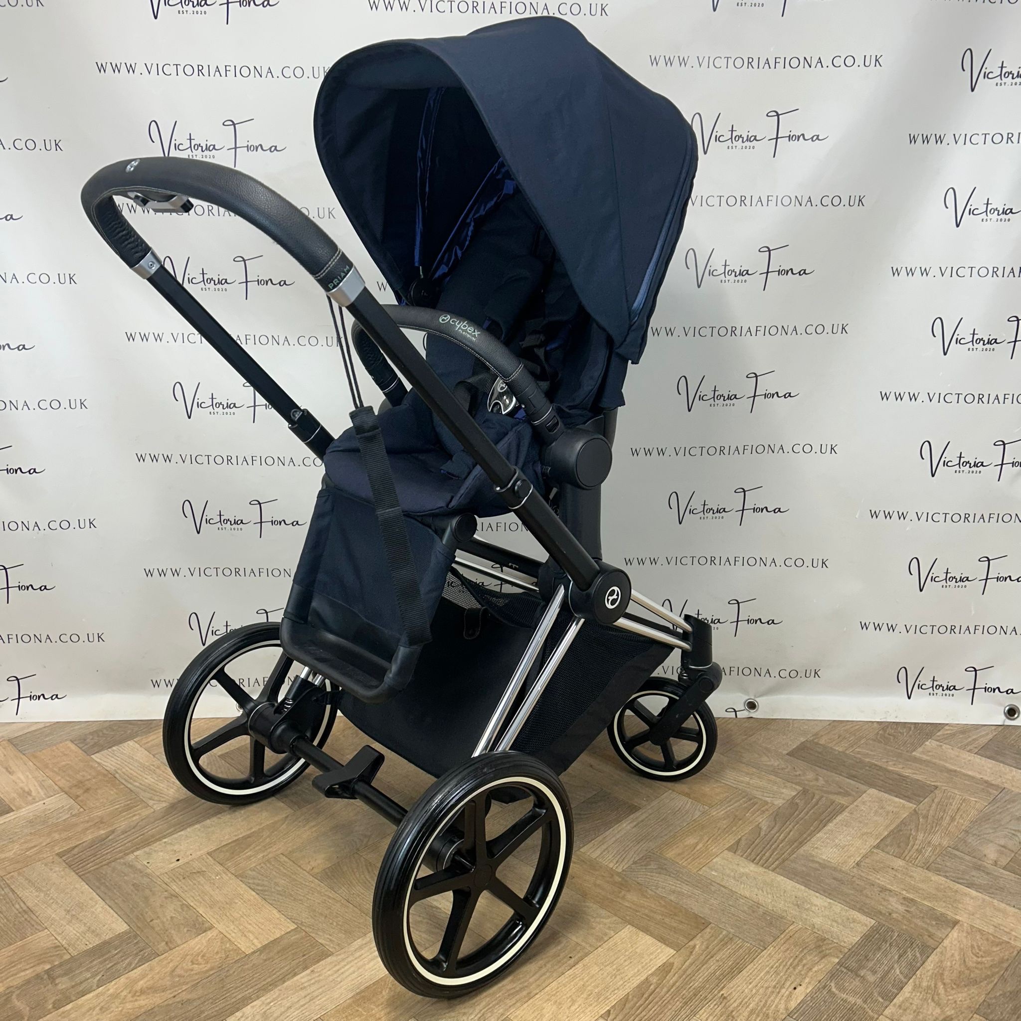 PRELOVED Cybex Priam Carrycot & Pushchair - Indigo Blue & Chrome - Image 5