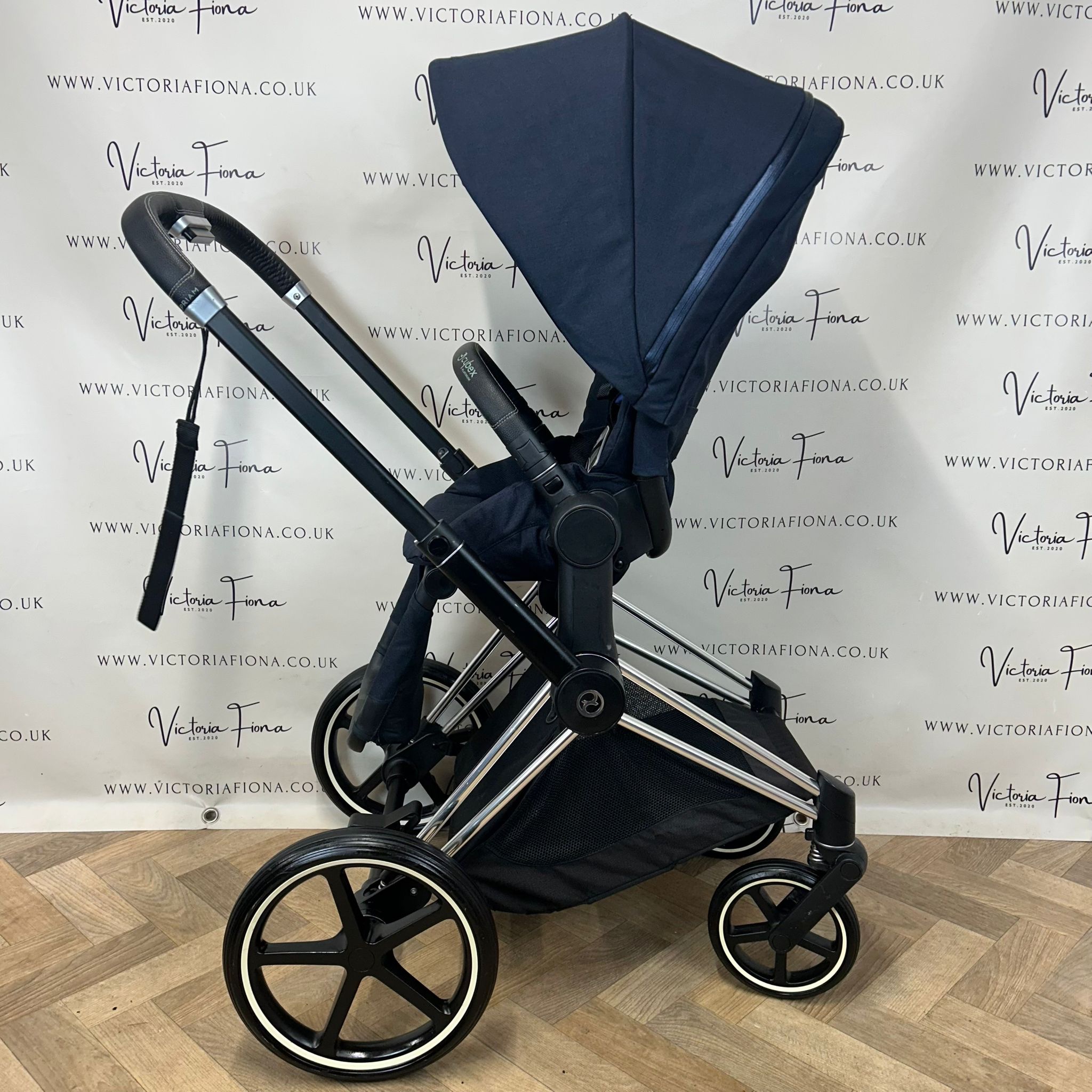PRELOVED Cybex Priam Carrycot & Pushchair - Indigo Blue & Chrome - Image 6