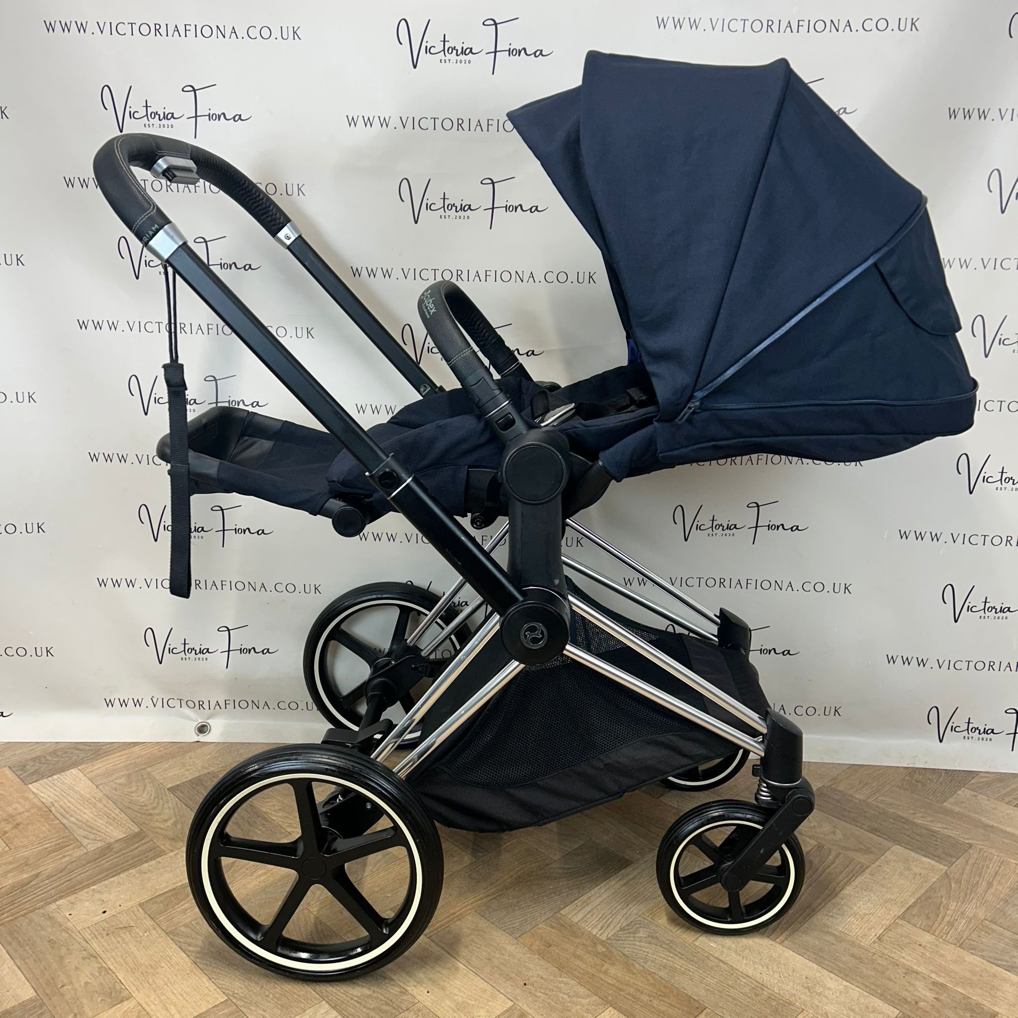 PRELOVED Cybex Priam Carrycot & Pushchair - Indigo Blue & Chrome - Image 7