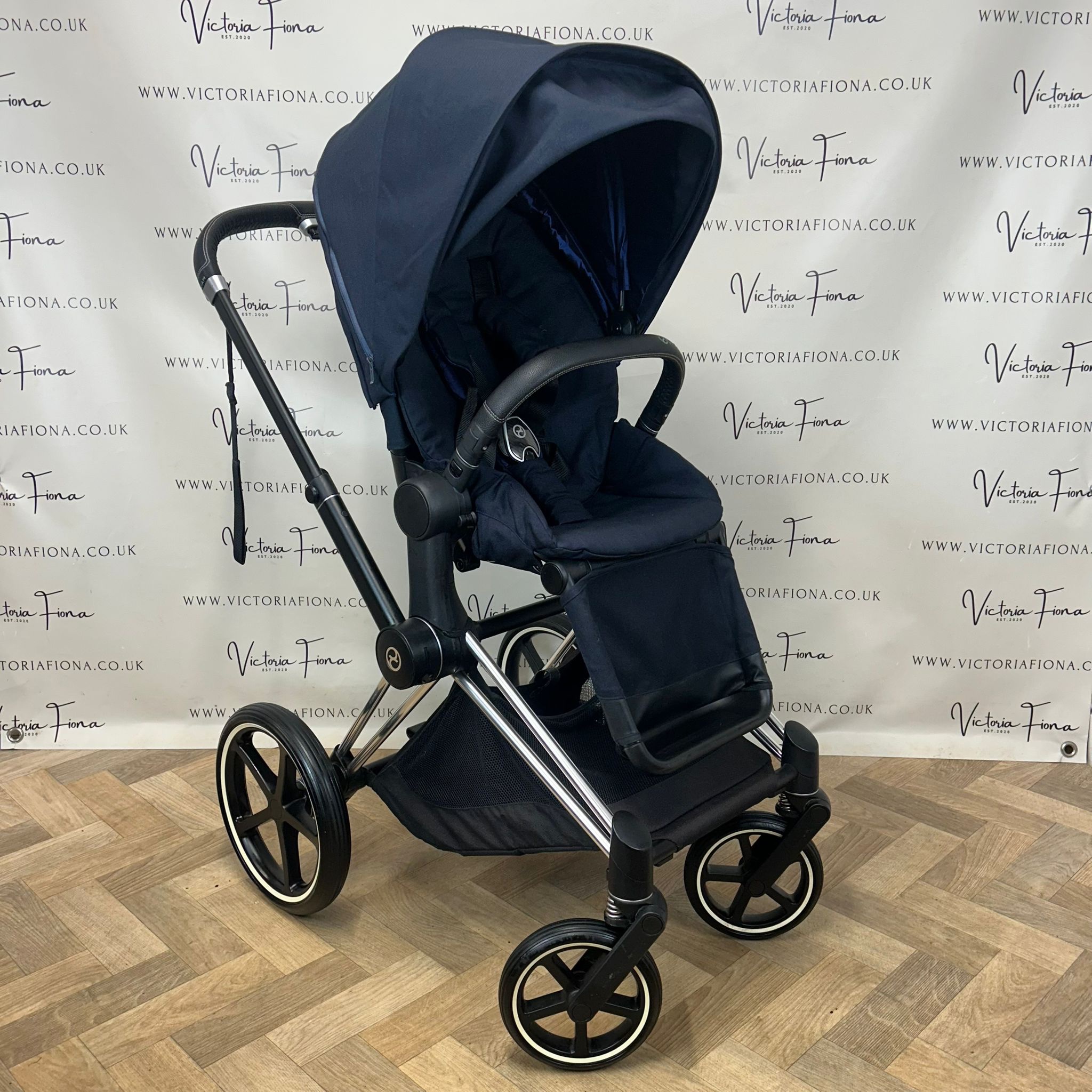 PRELOVED Cybex Priam Carrycot & Pushchair - Indigo Blue & Chrome - Image 8