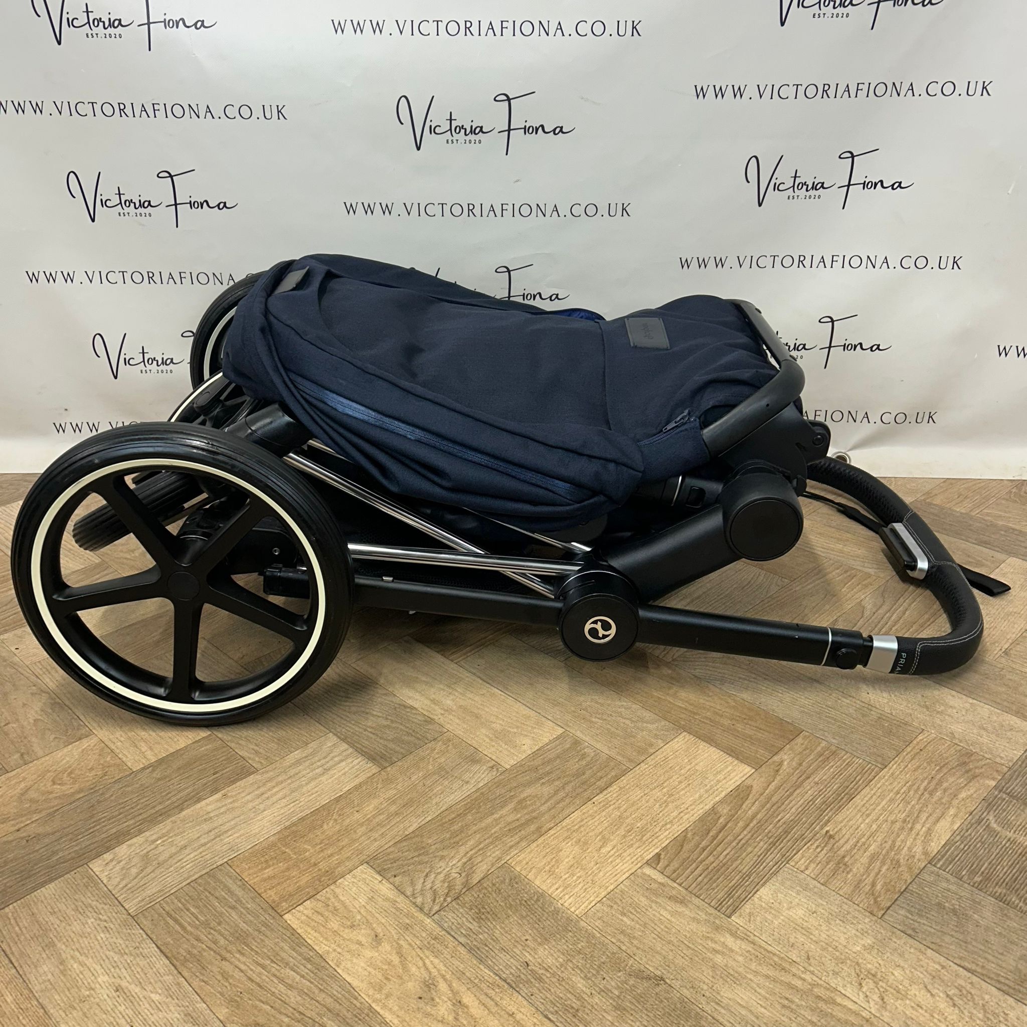 PRELOVED Cybex Priam Carrycot & Pushchair - Indigo Blue & Chrome - Image 9
