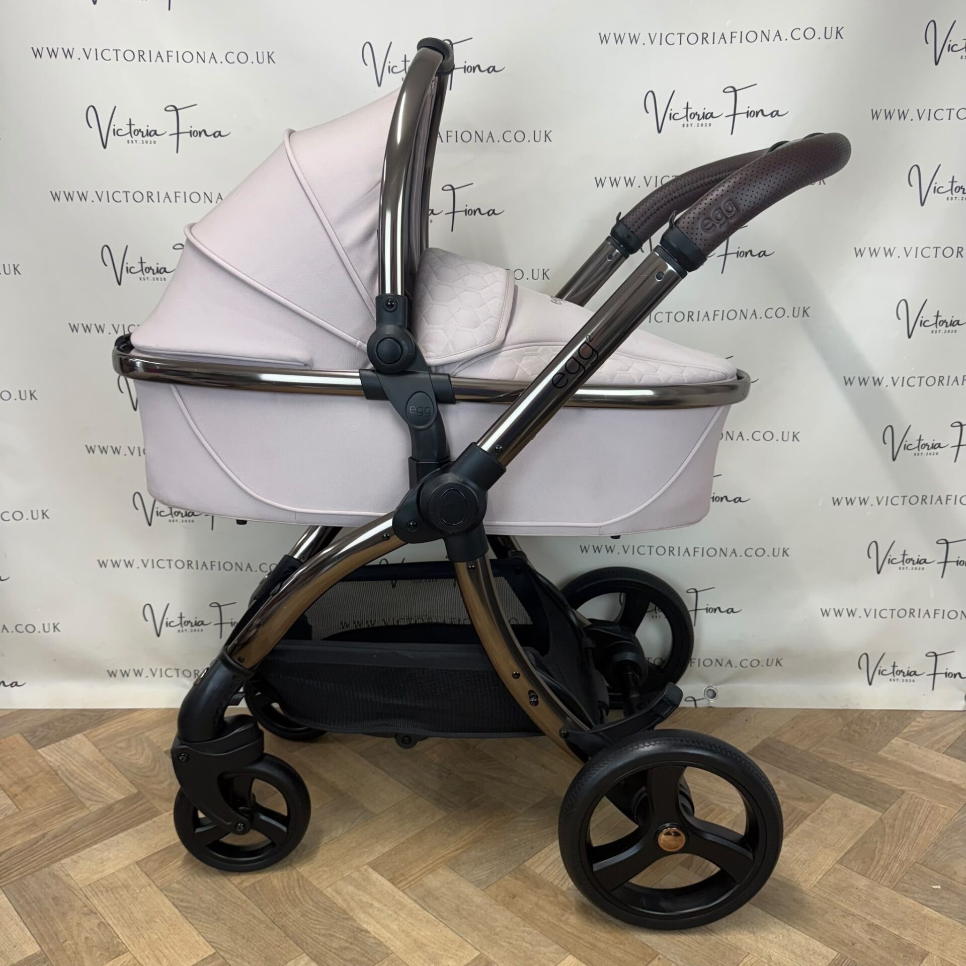 PRELOVED Egg2 Carrycot & Pushchair TRAVEL SYSTEM - Hush Violet - Image 2