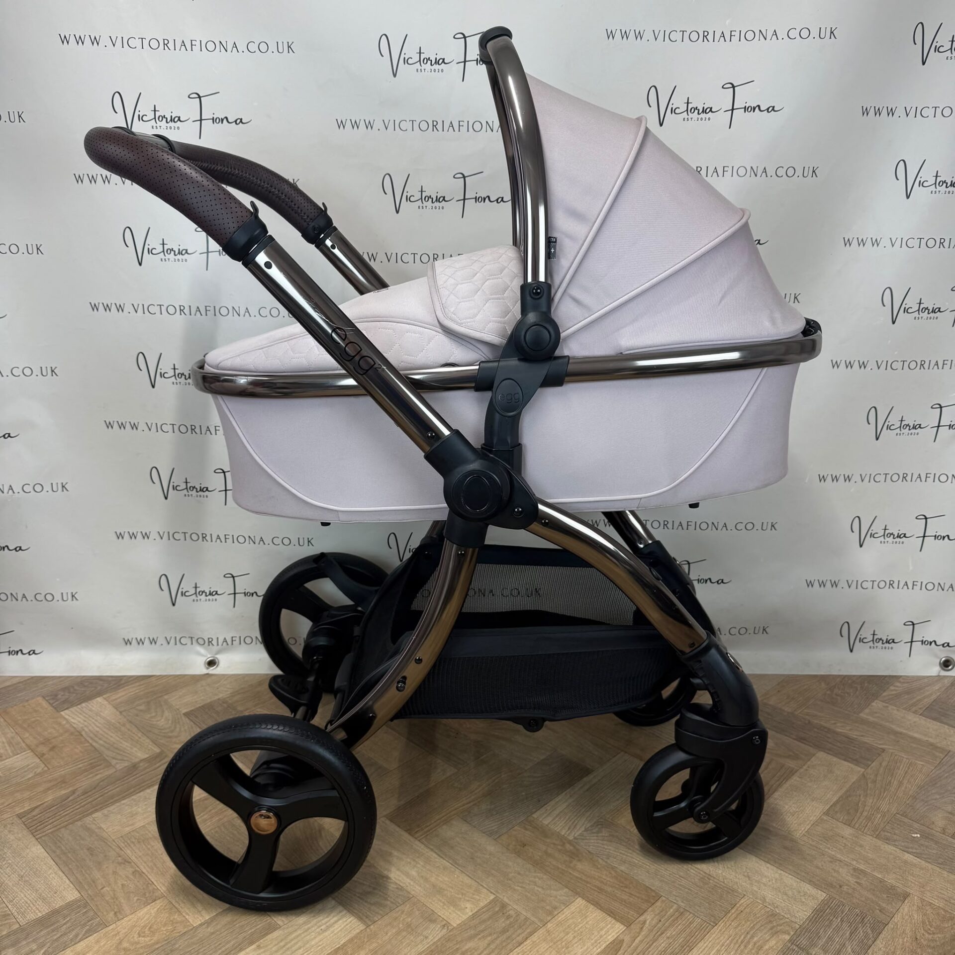 PRELOVED Egg2 Carrycot & Pushchair TRAVEL SYSTEM - Hush Violet - Image 4