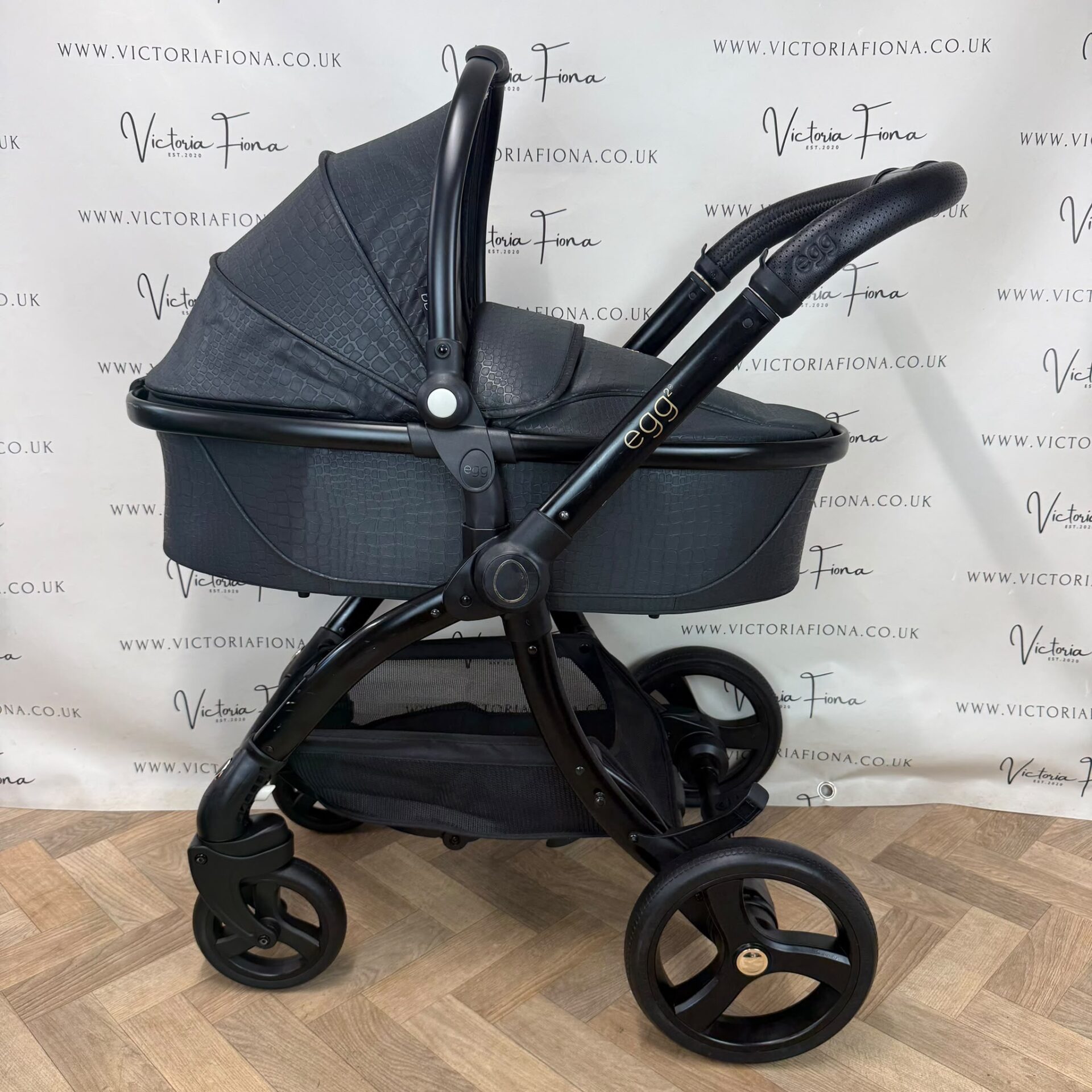 PRELOVED Egg2 Carrycot & Pushchair - Jurassic Black π€ - Image 2