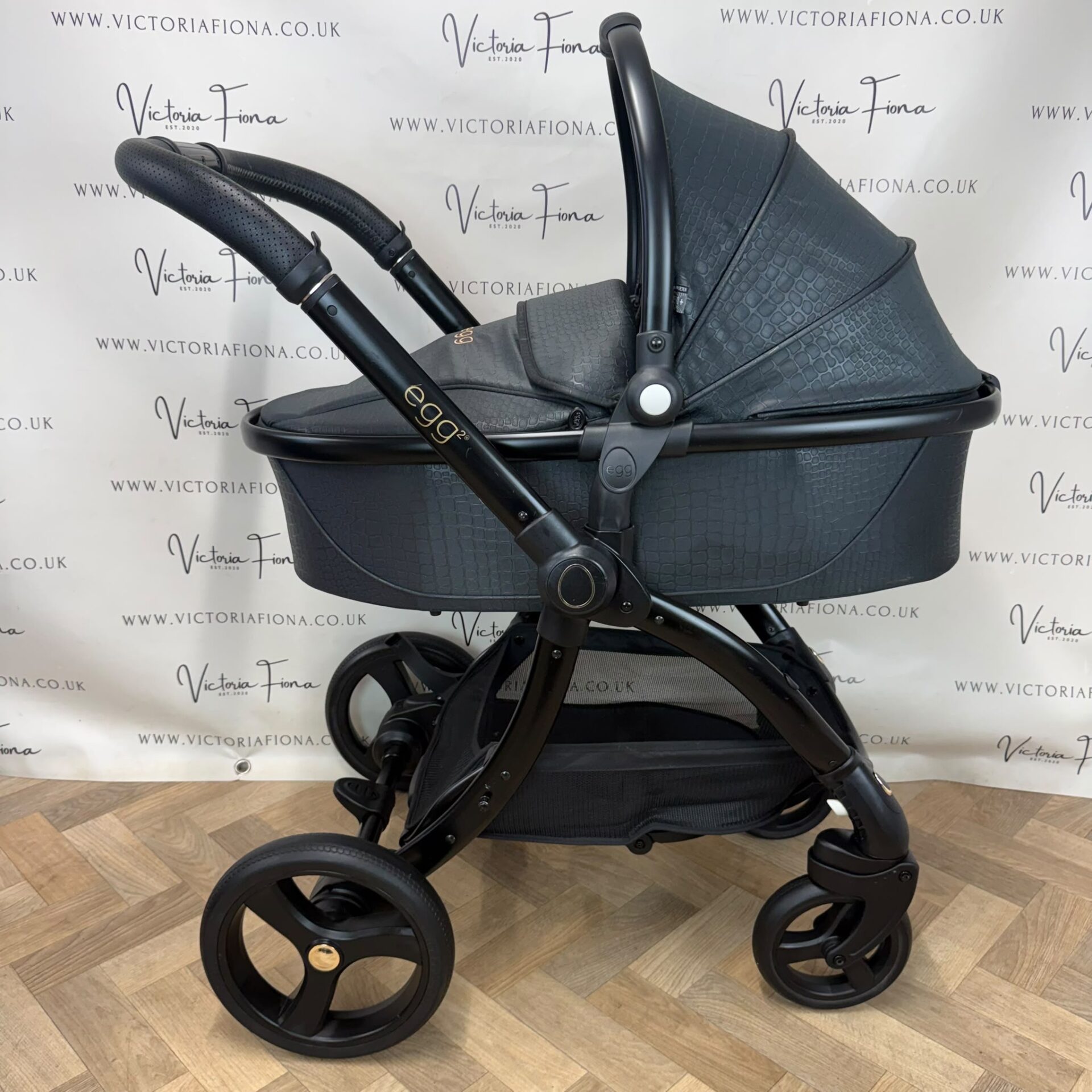 PRELOVED Egg2 Carrycot & Pushchair - Jurassic Black π€ - Image 4