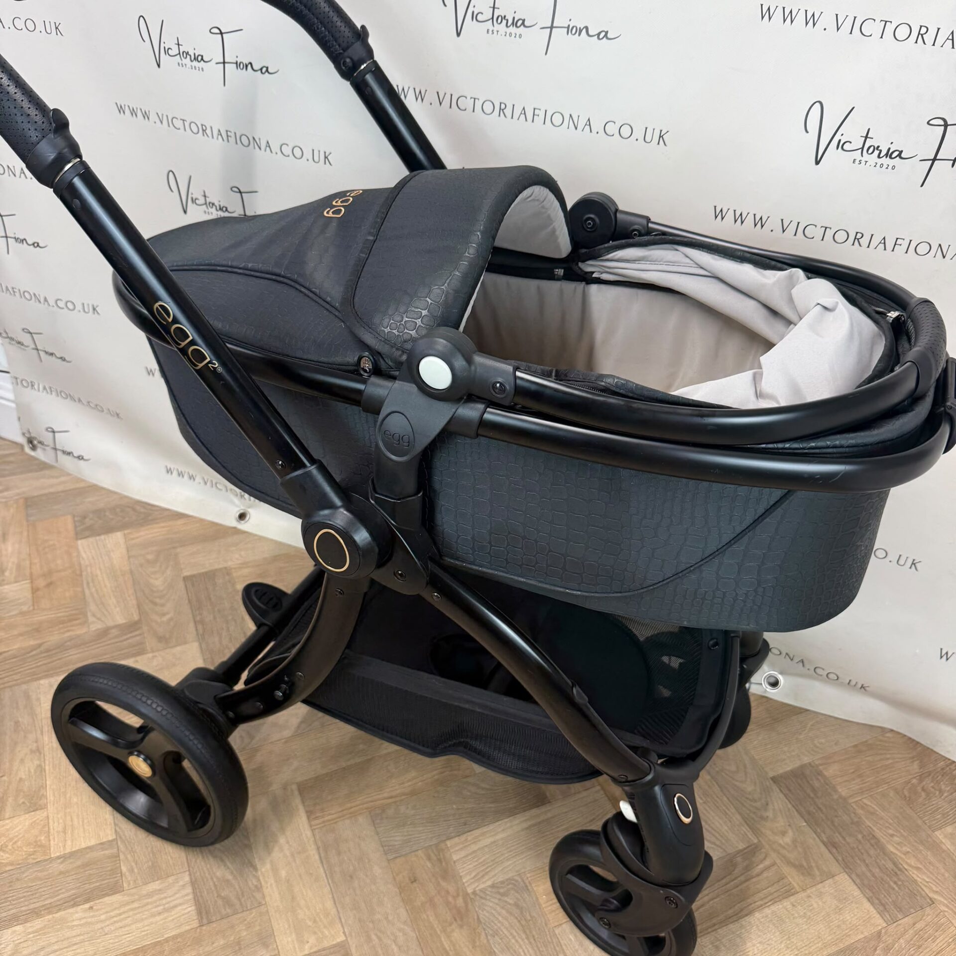 PRELOVED Egg2 Carrycot & Pushchair - Jurassic Black π€ - Image 5