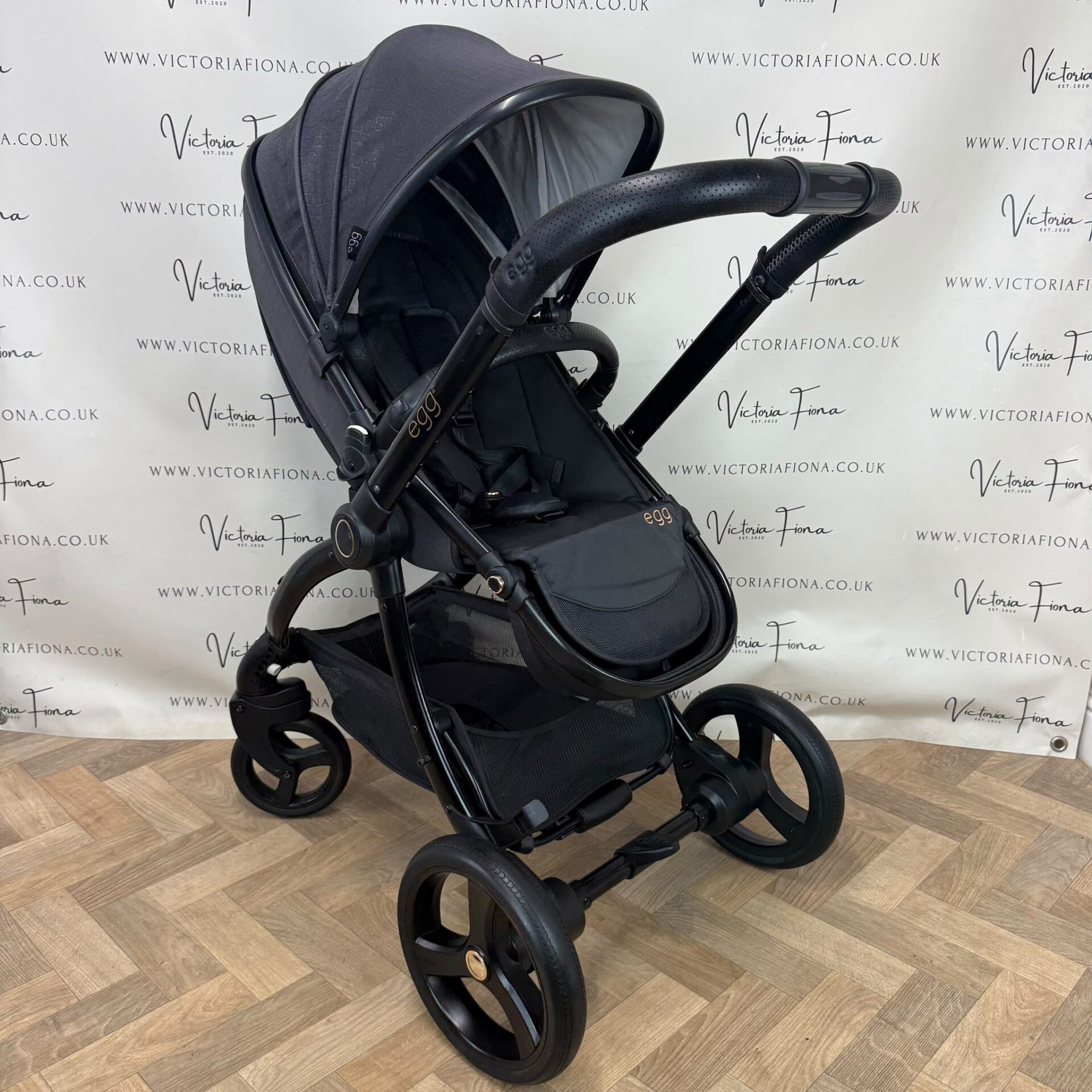 PRELOVED Egg2 Carrycot & Pushchair - Jurassic Black π€ - Image 6