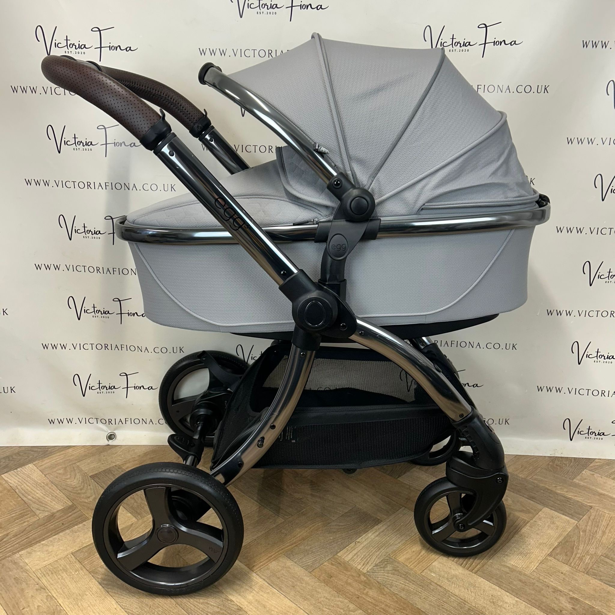 PRELOVED Egg 3 Pushchair & Carrycot - Full Travel System – Glacier - Image 4