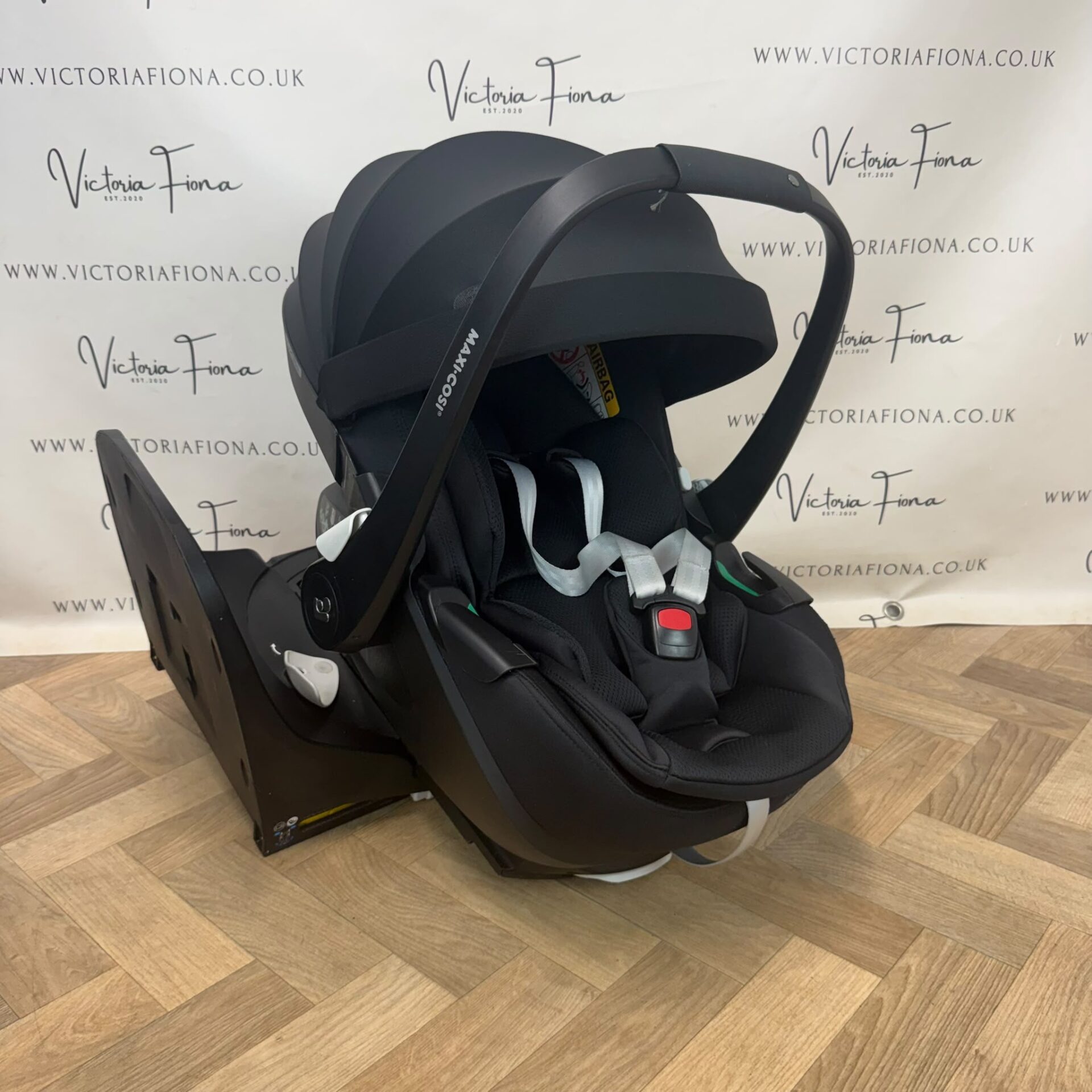 PRELOVED Silver Cross Reef Carrycot, Pushchair & Maxi Cosi Pebble 360 Pro Car Seat and Isofix - Orbit Black - Image 10