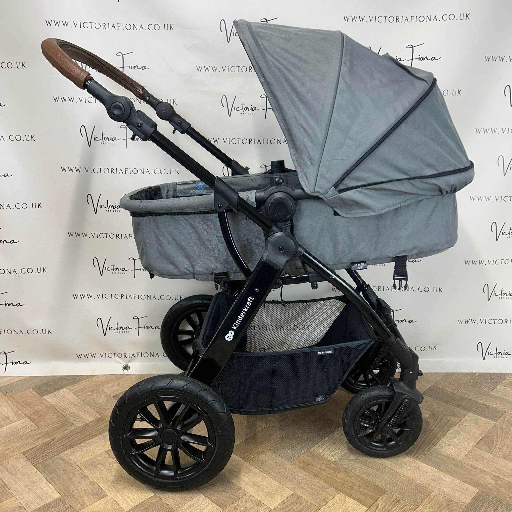 PRELOVED Kinderkraft Moov Carrycot & Pushchair with Car Seat - GREY - Image 4