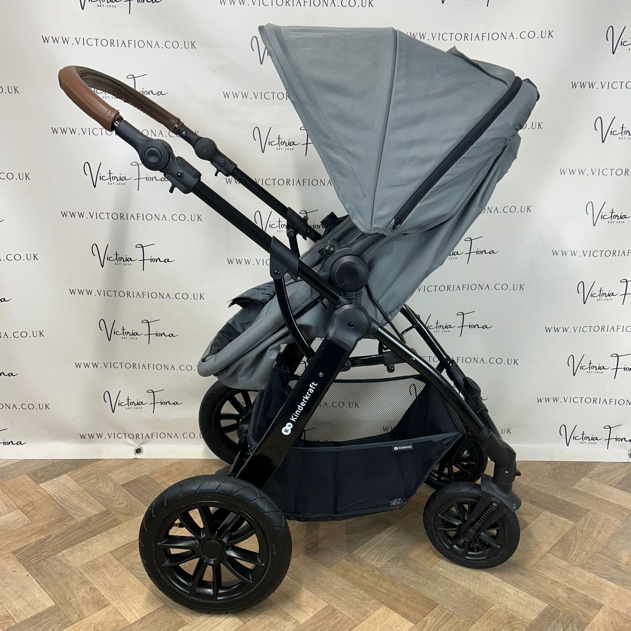 PRELOVED Kinderkraft Moov Carrycot & Pushchair with Car Seat - GREY - Image 6