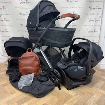 PRELOVED Silver Cross Reef Carrycot, Pushchair & Glide 360 Car Seat and Isofix - Orbit Black
