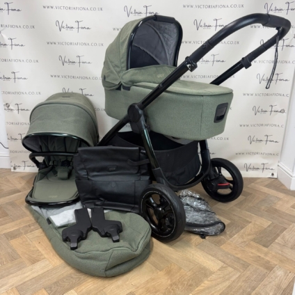 PRELOVED Mamas And Papas Ocarro Pushchair & Carrycot - Juniper Green 💚