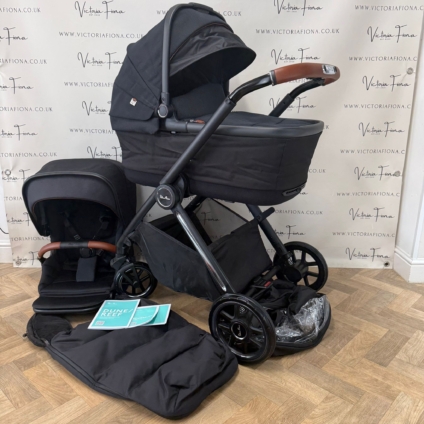 PRELOVED Silver Cross Reef Carrycot & Pushchair - Orbit Black
