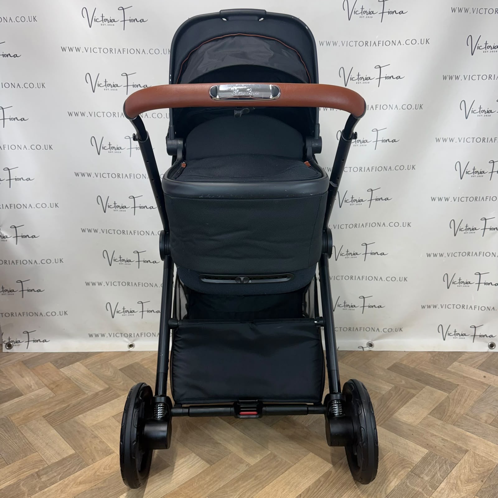 PRELOVED Silver Cross Reef Carrycot & Pushchair - Orbit Black - Image 3