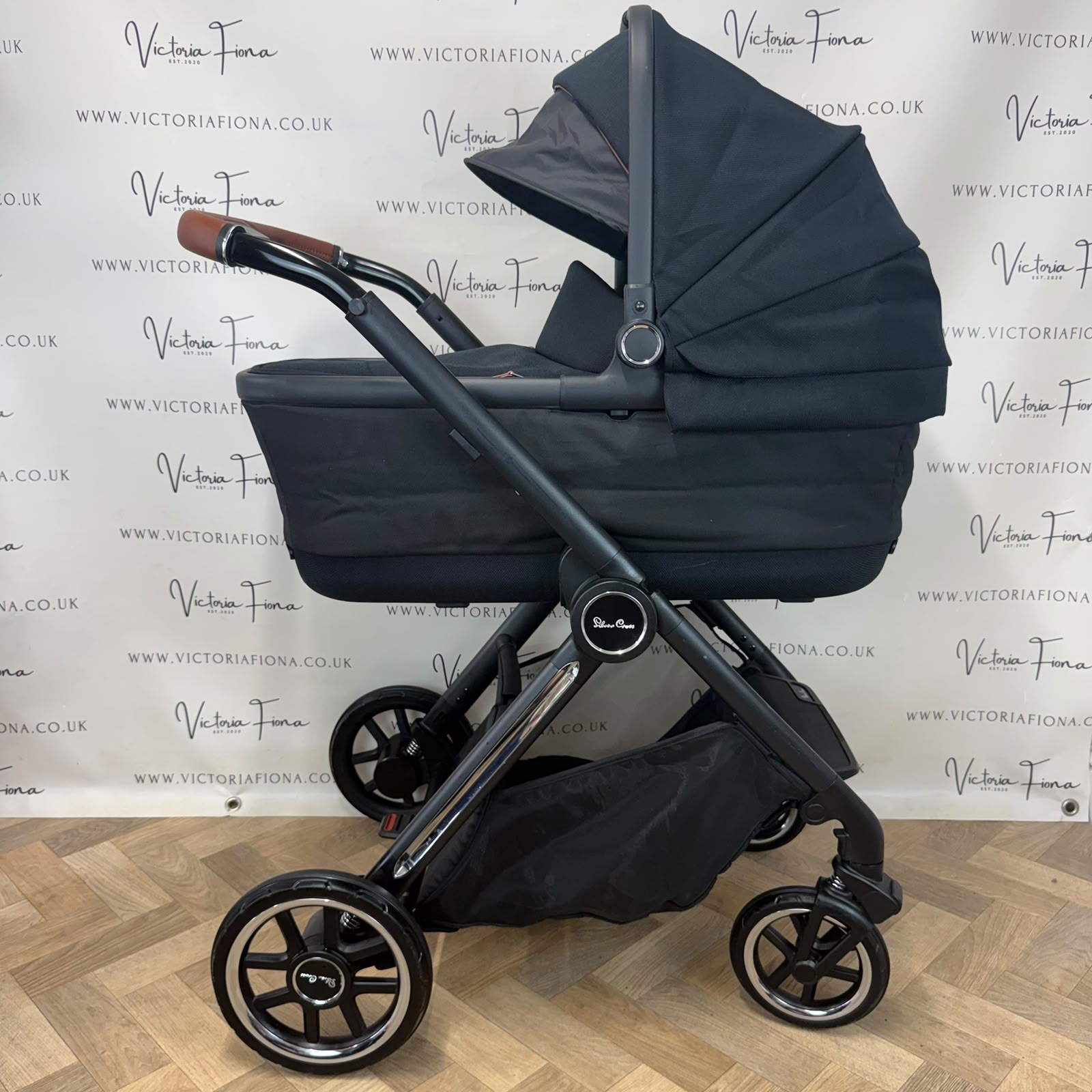 PRELOVED Silver Cross Reef Carrycot & Pushchair - Orbit Black - Image 4