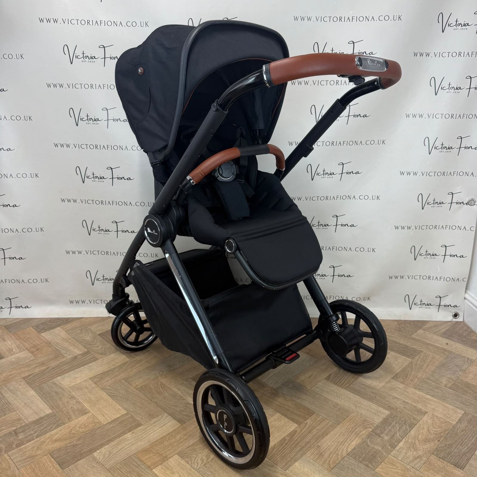 PRELOVED Silver Cross Reef Carrycot & Pushchair - Orbit Black - Image 5