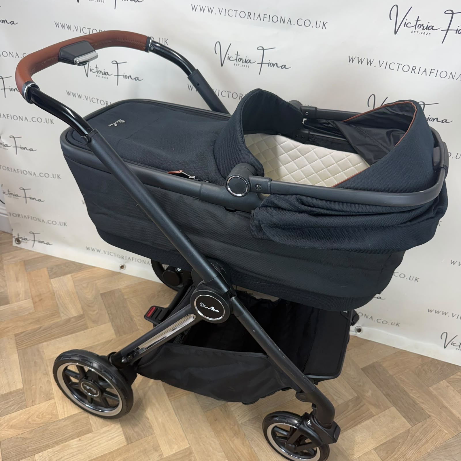 PRELOVED Silver Cross Reef Carrycot & Pushchair - Orbit Black - Image 6