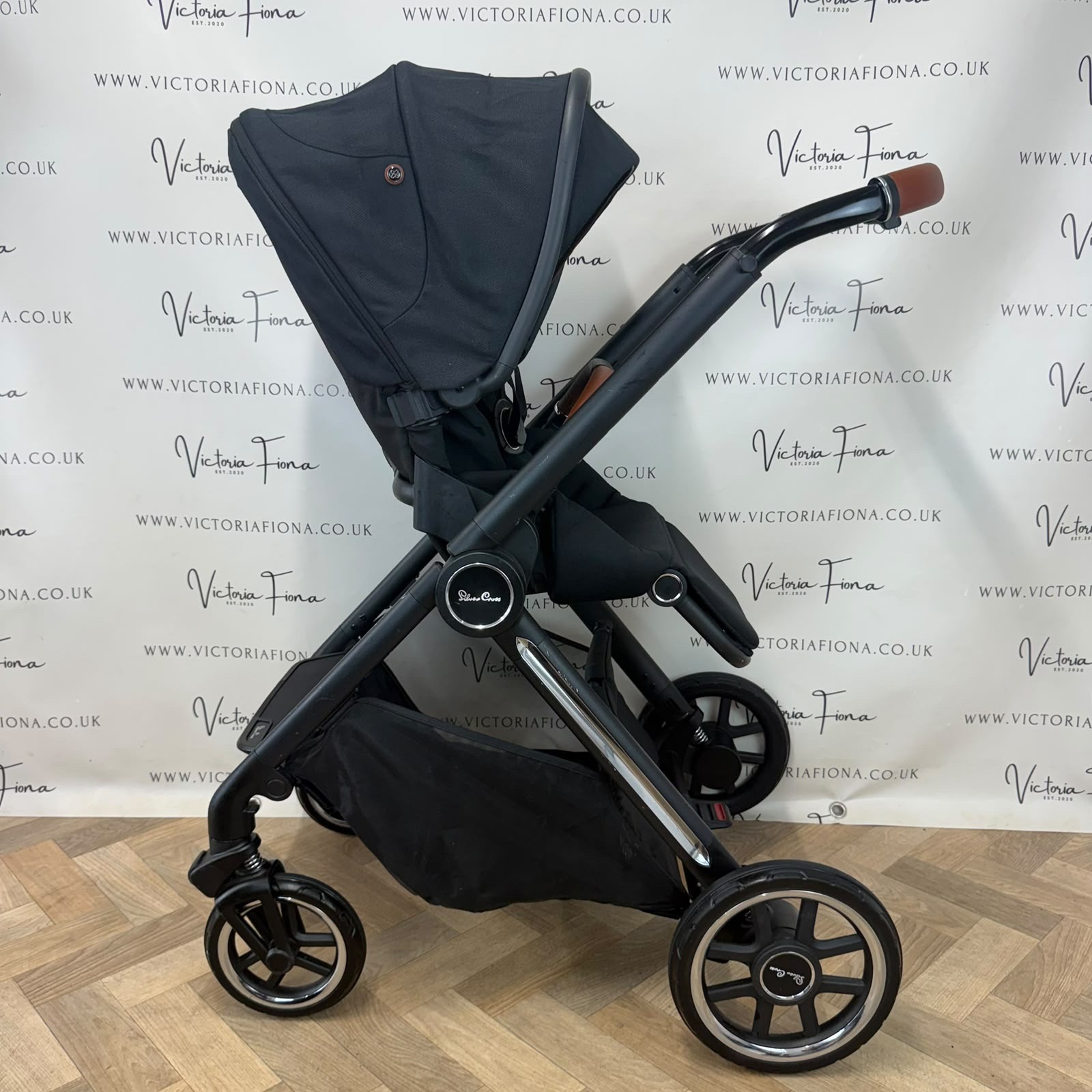 PRELOVED Silver Cross Reef Carrycot & Pushchair - Orbit Black - Image 7