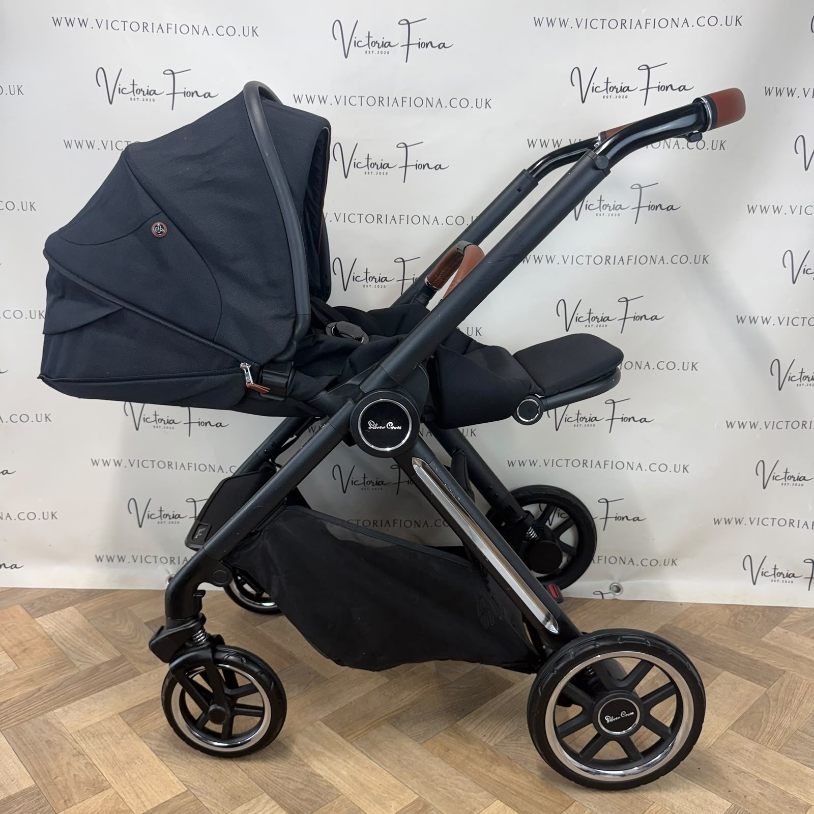 PRELOVED Silver Cross Reef Carrycot & Pushchair - Orbit Black - Image 8