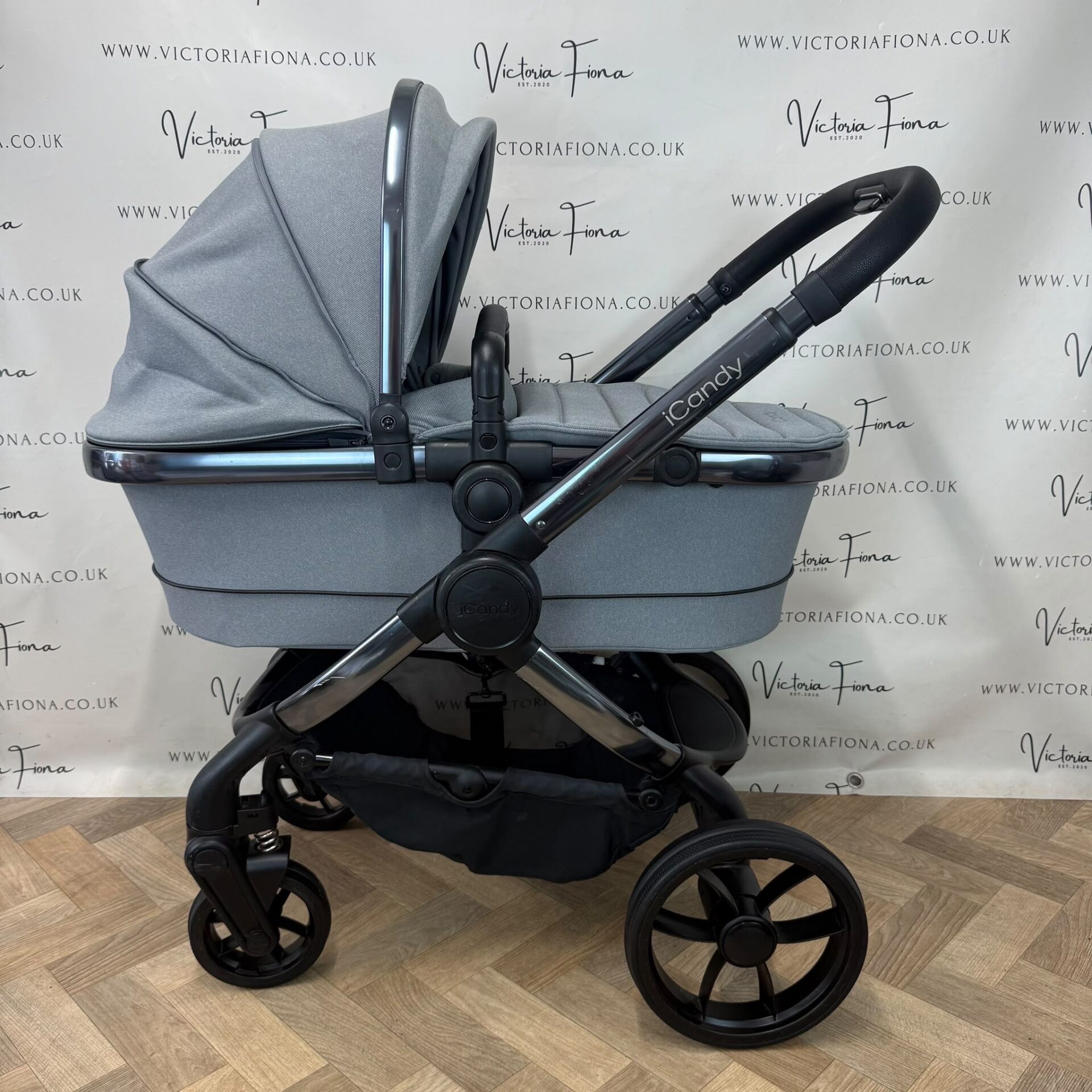 PRELOVED iCandy Peach 7 Carrycot & Pushchair with Cybex Cloud Z & Isofix - LIGHT GREY - Image 4