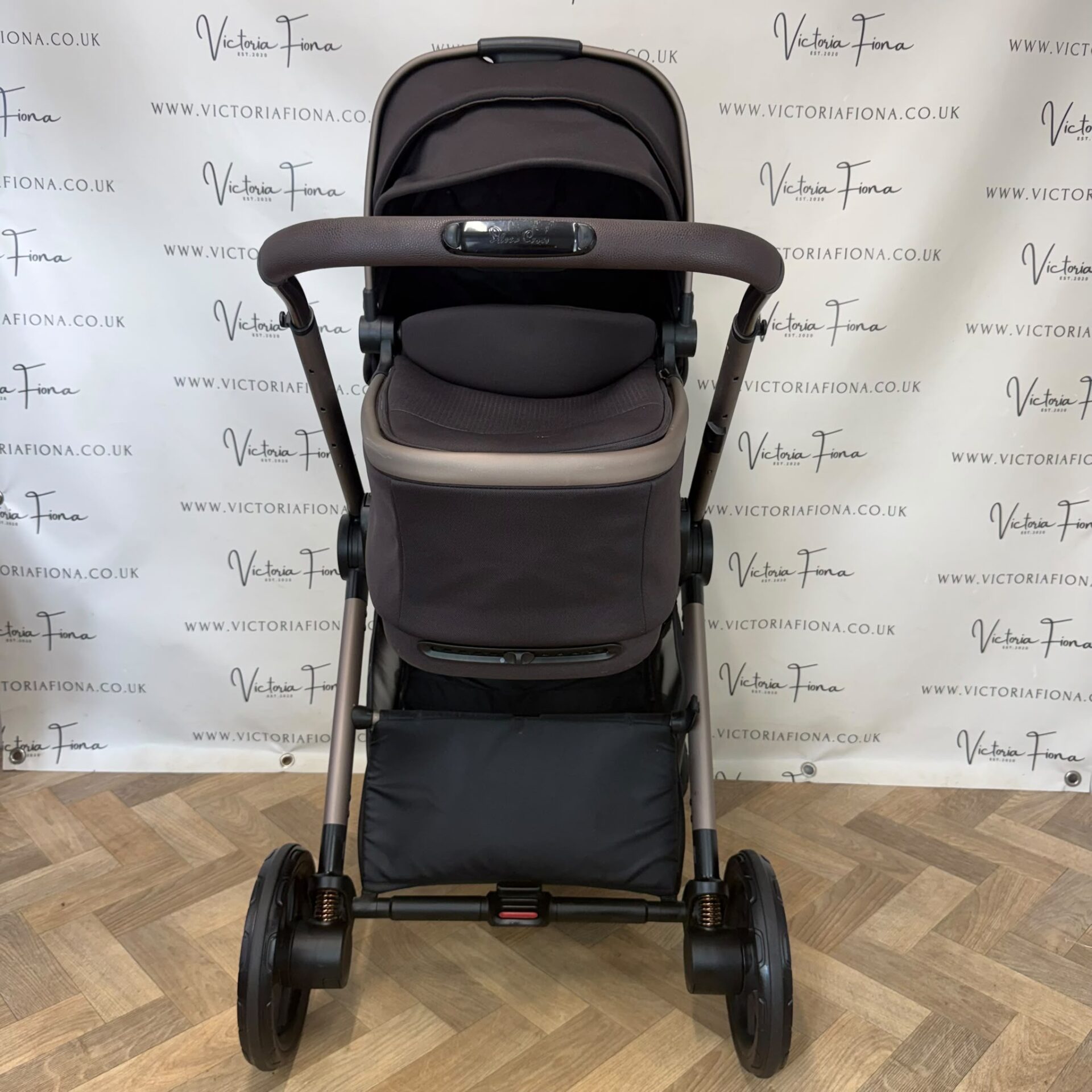 PRELOVED Silver Cross Reef 2 Carrycot & Pushchair - Ganache - Image 3