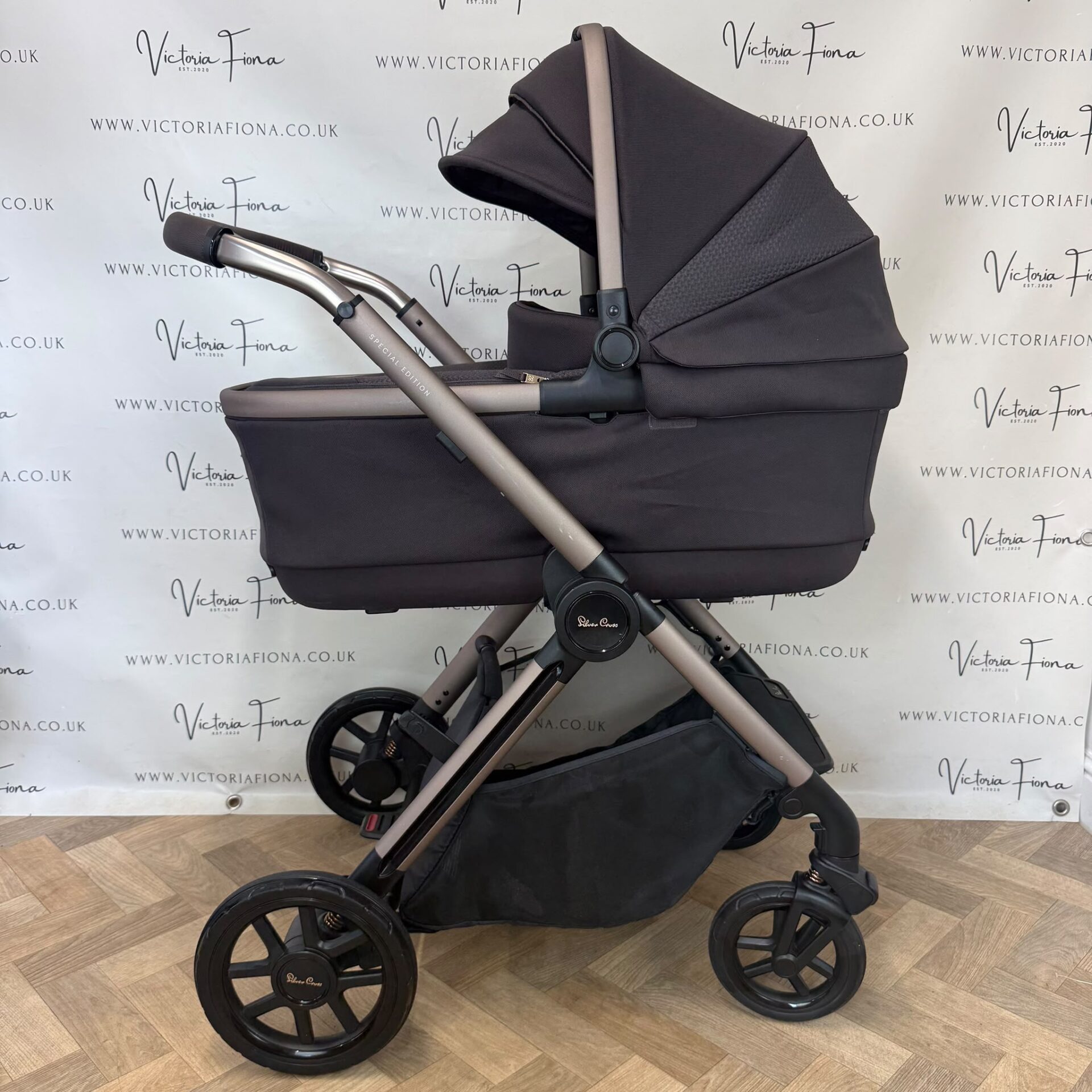 PRELOVED Silver Cross Reef 2 Carrycot & Pushchair - Ganache - Image 4
