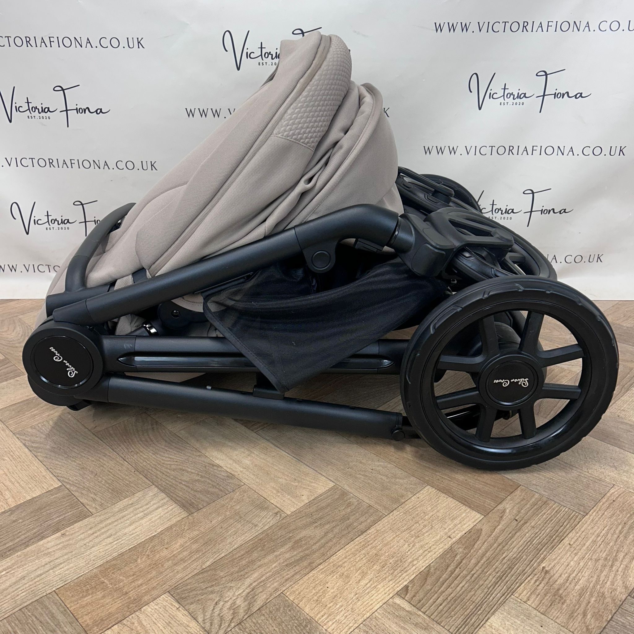 PRELOVED Silver Cross Reef 2 Carrycot & Pushchair - Mocha - Image 9