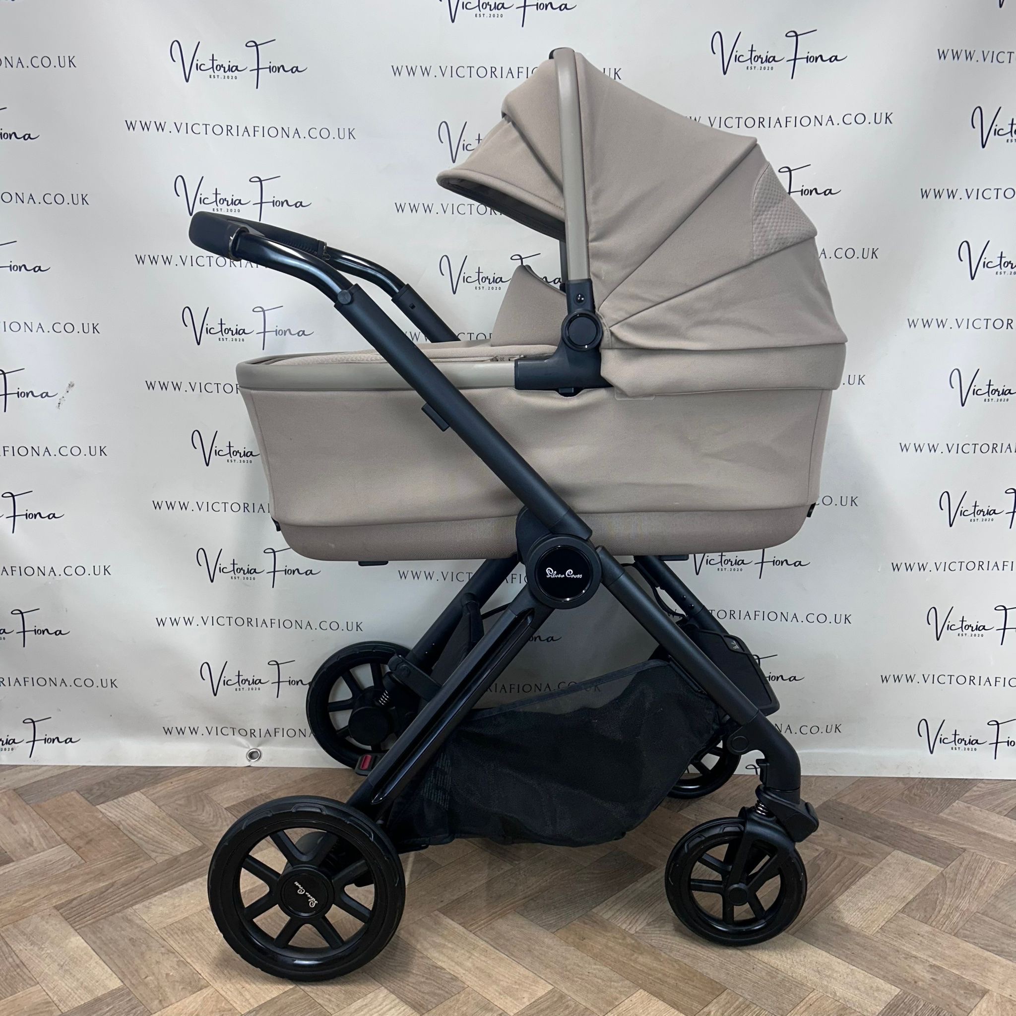 PRELOVED Silver Cross Reef 2 Carrycot & Pushchair - Mocha - Image 5