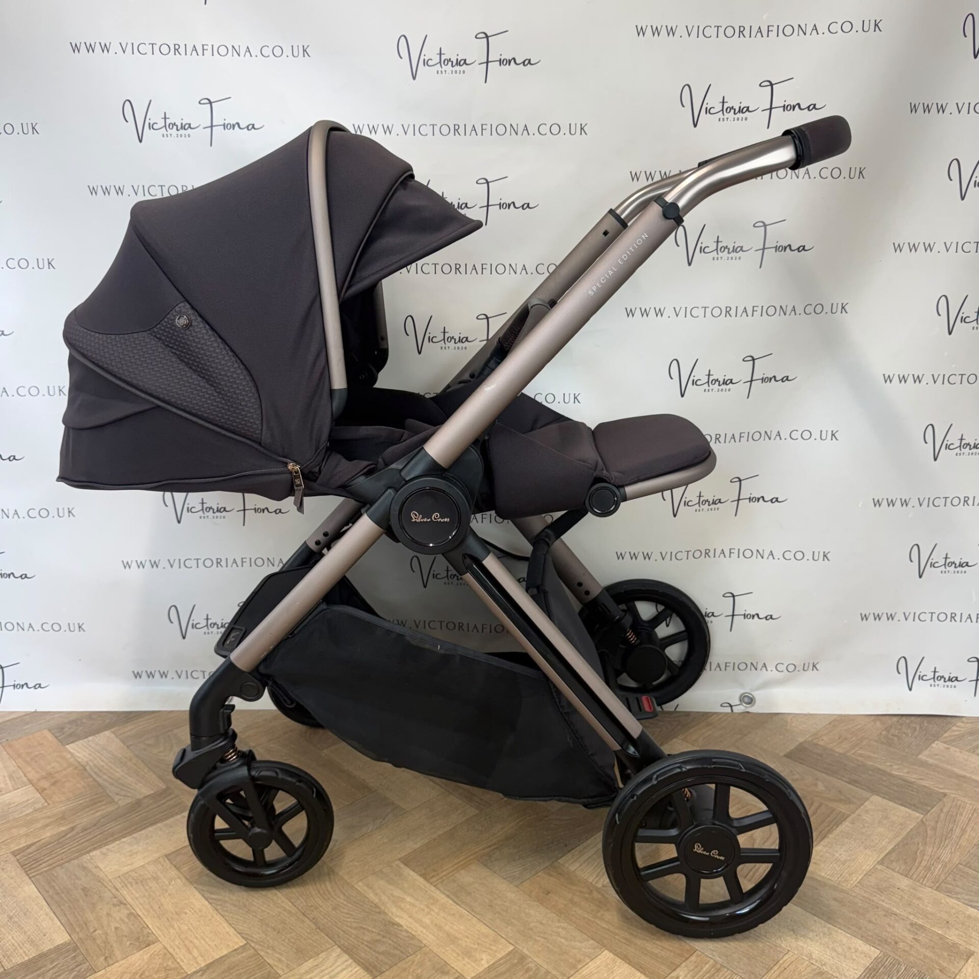 PRELOVED Silver Cross Reef 2 Carrycot & Pushchair - Ganache - Image 6