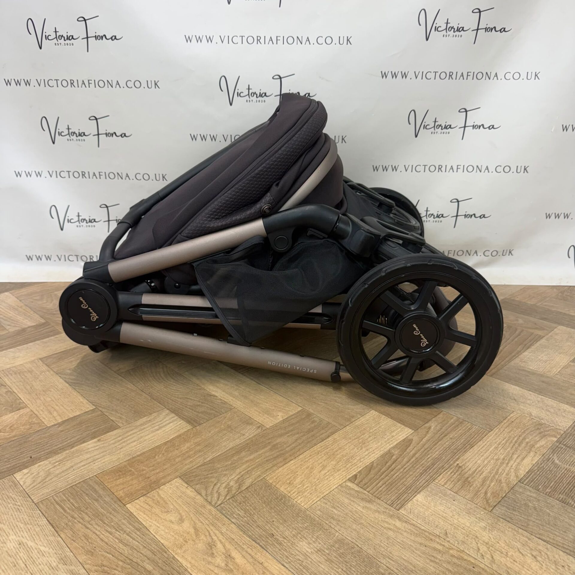 PRELOVED Silver Cross Reef 2 Carrycot & Pushchair - Ganache - Image 9