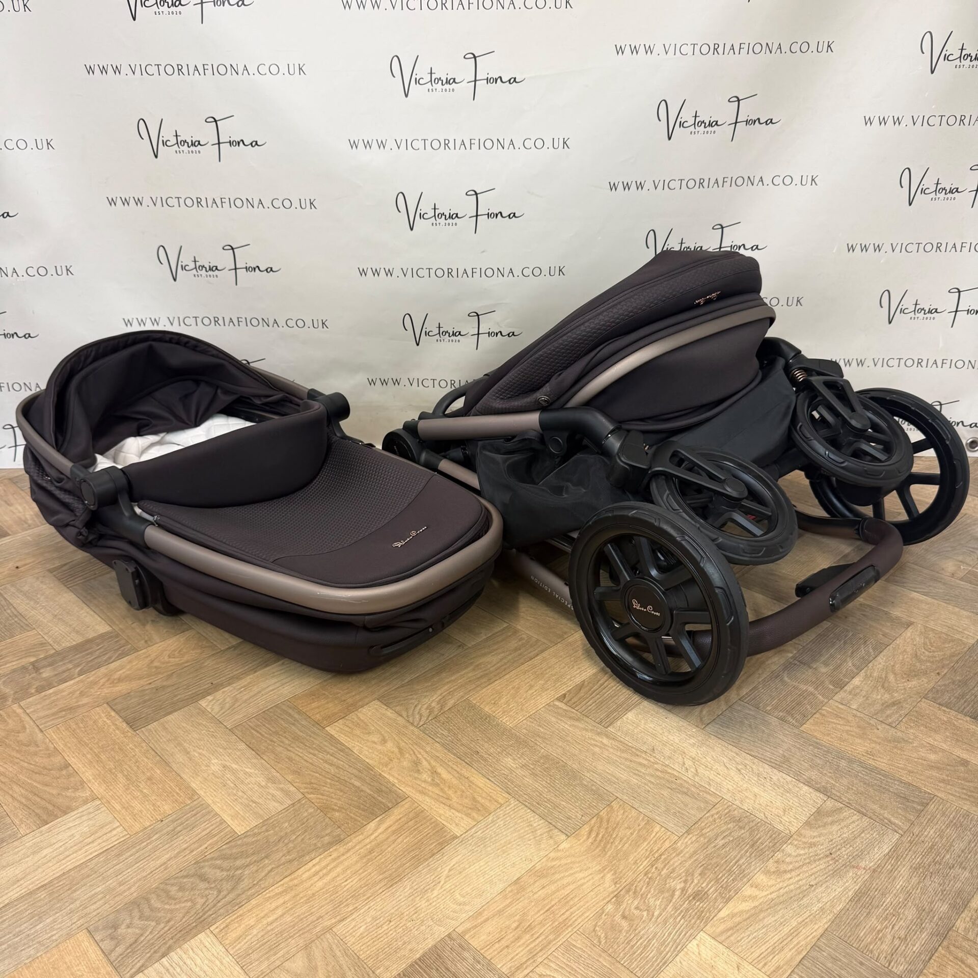 PRELOVED Silver Cross Reef 2 Carrycot & Pushchair - Ganache - Image 10