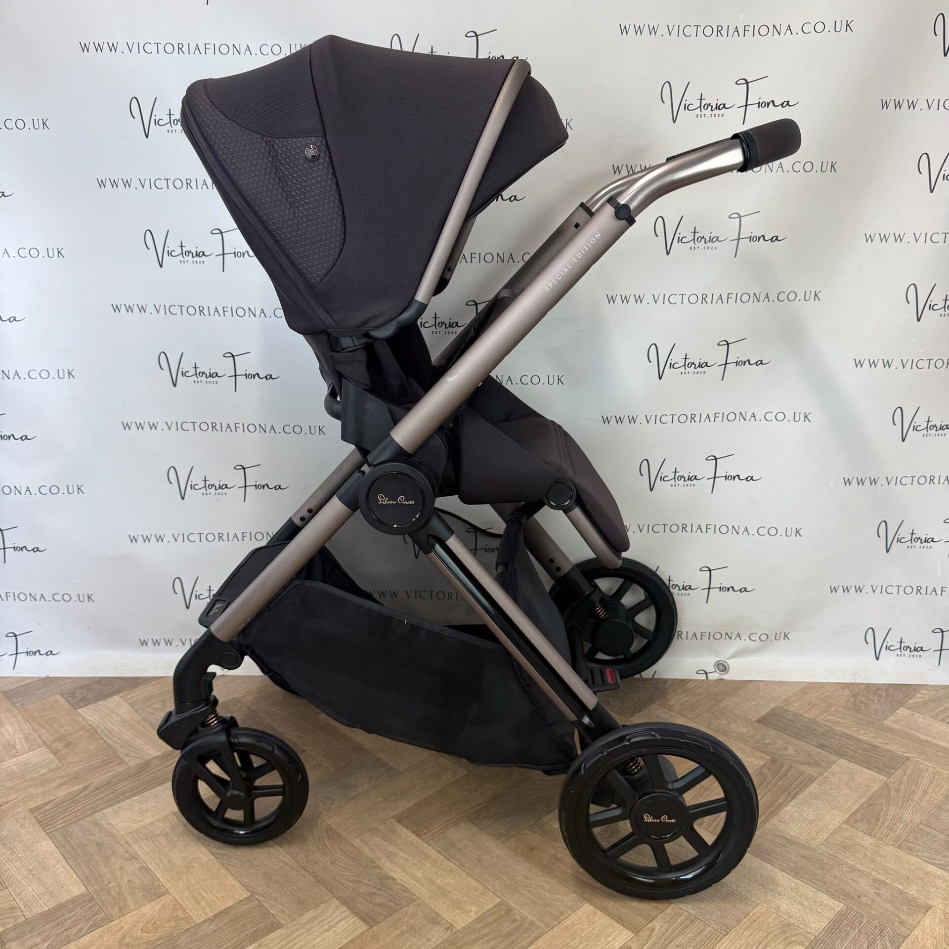 PRELOVED Silver Cross Reef 2 Carrycot & Pushchair - Ganache - Image 5