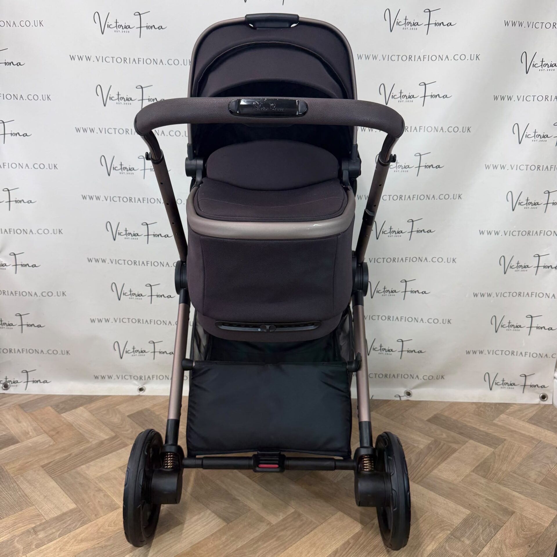 PRELOVED Silver Cross Reef 2 Carrycot & Pushchair with Dream Car Seat & Isofix - Ganache - Image 3