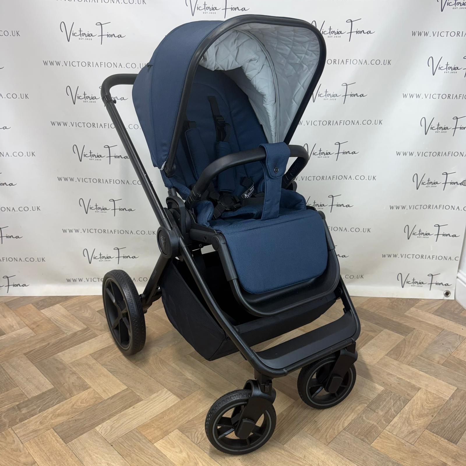 PRELOVED Venicci Tinum Edge 3 in 1 Carrycot & Pushchair - Ocean Blue - Image 9