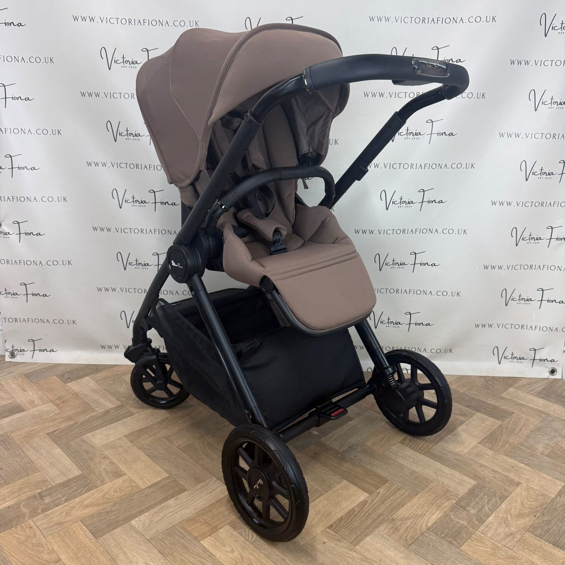 PRELOVED Silver Cross Reef 2 Carrycot & Pushchair - Caramel - Image 9