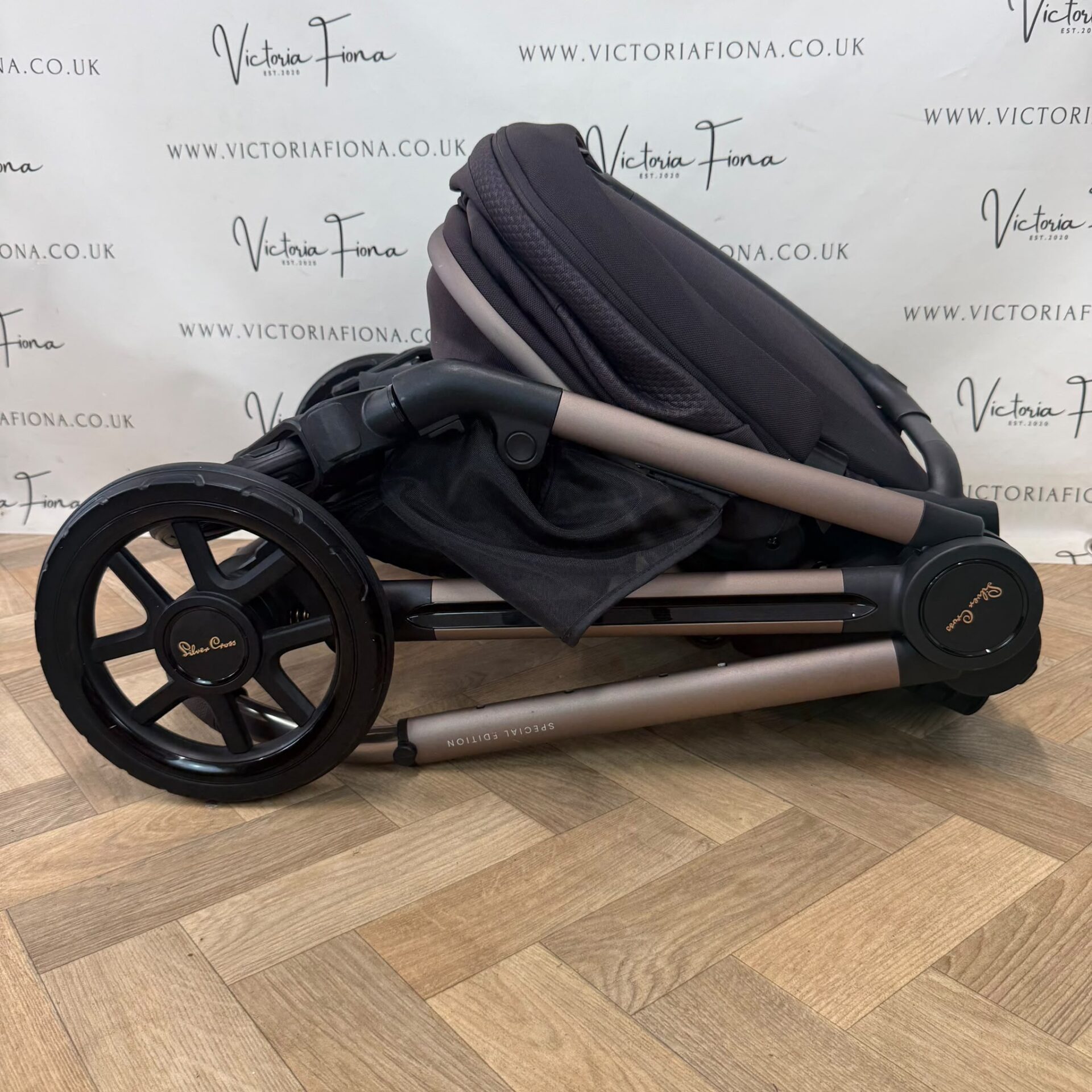 PRELOVED Silver Cross Reef 2 Carrycot & Pushchair with Dream Car Seat & Isofix - Ganache - Image 10