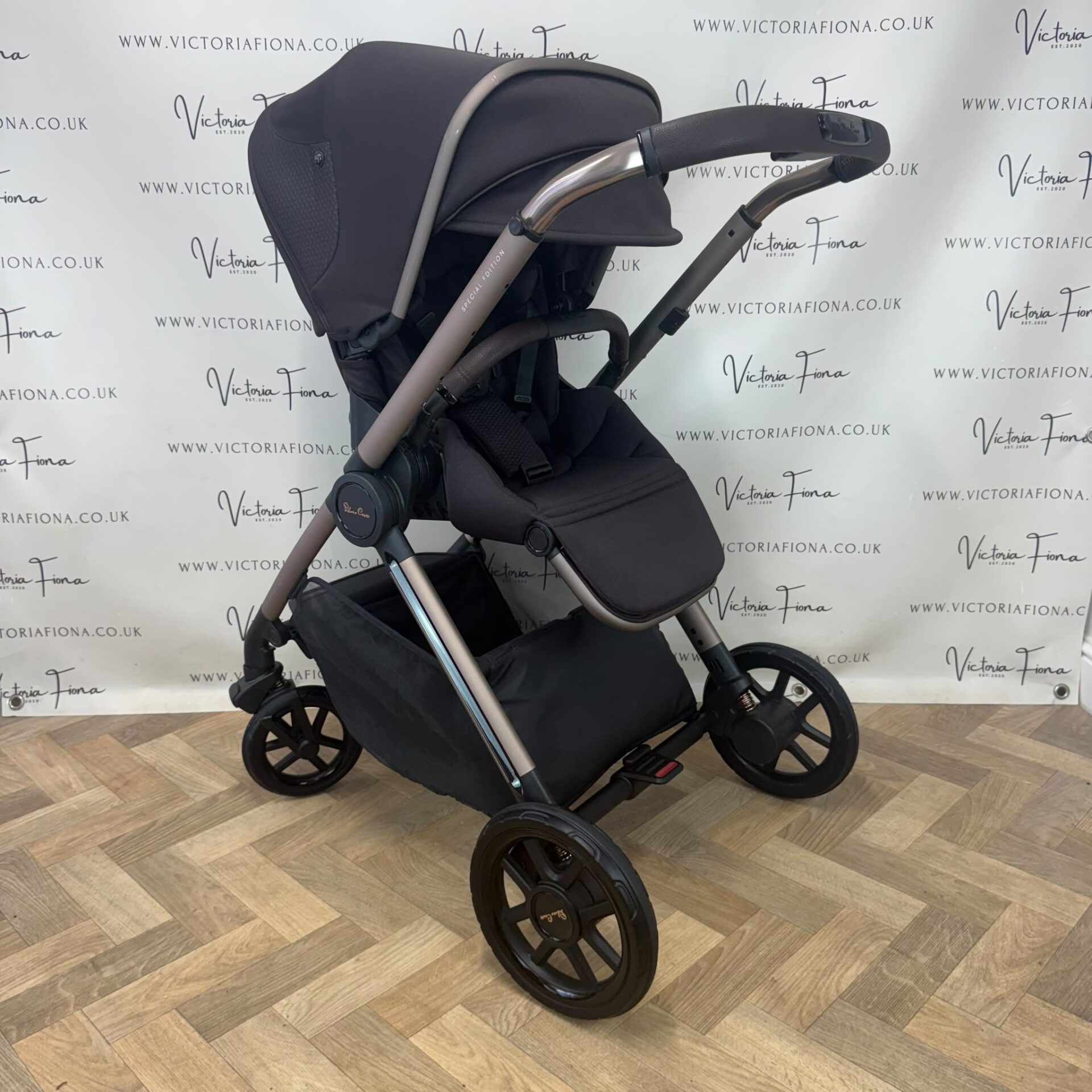 PRELOVED Silver Cross Reef 2 Carrycot & Pushchair with Dream Car Seat & Isofix - Ganache - Image 5