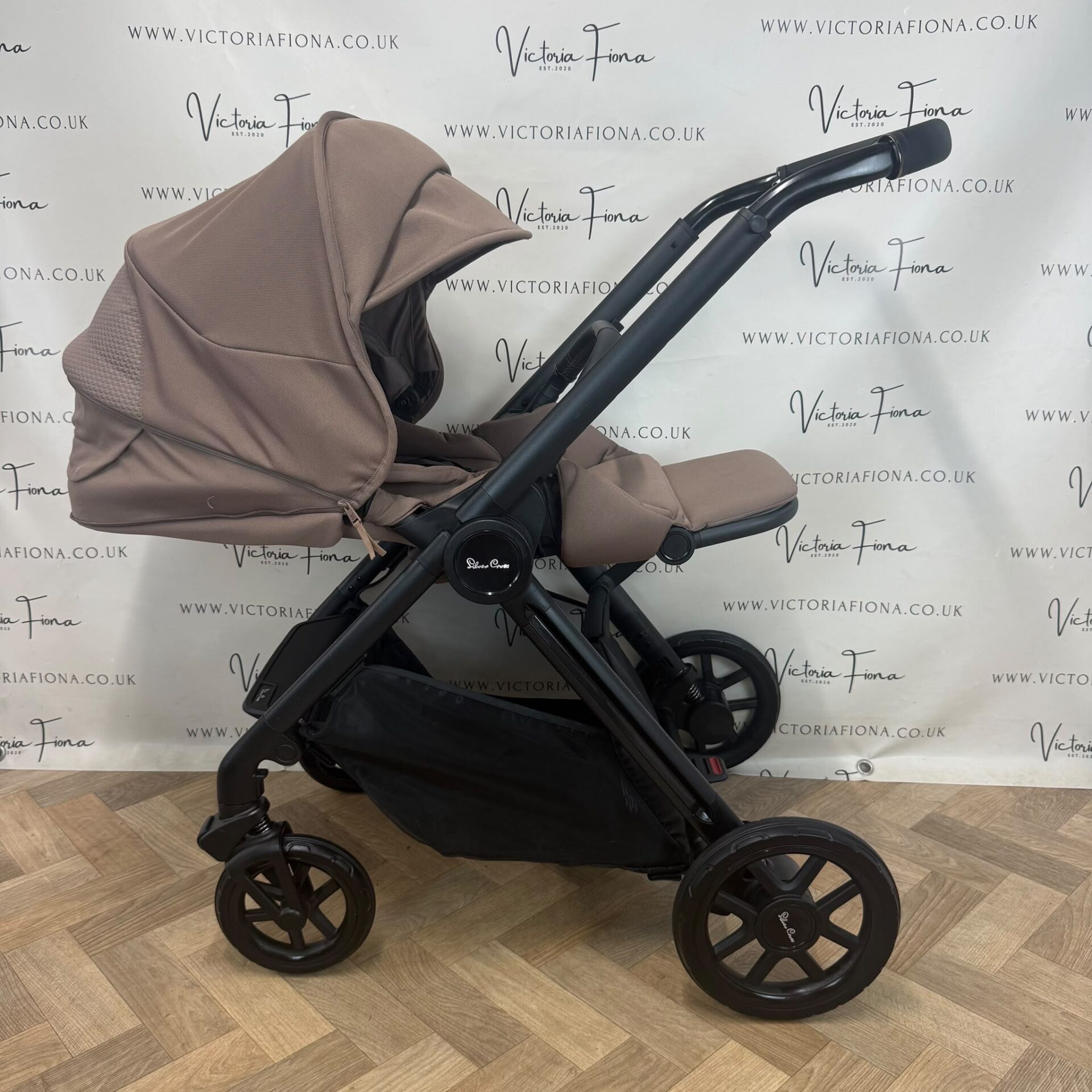 PRELOVED Silver Cross Reef 2 Carrycot & Pushchair - Caramel - Image 7