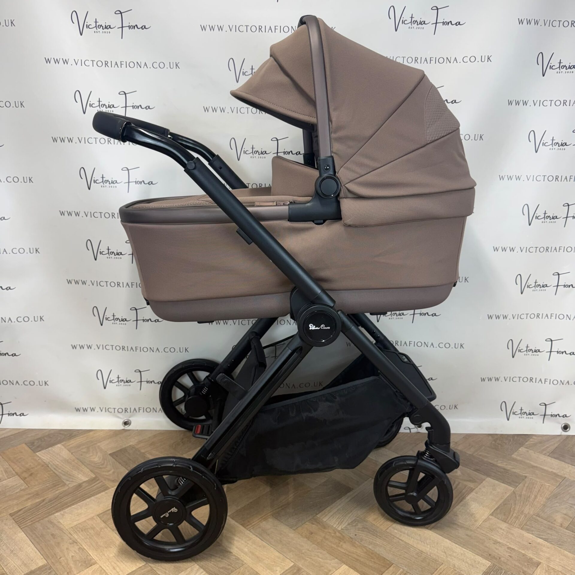 PRELOVED Silver Cross Reef 2 Carrycot & Pushchair - Caramel - Image 3