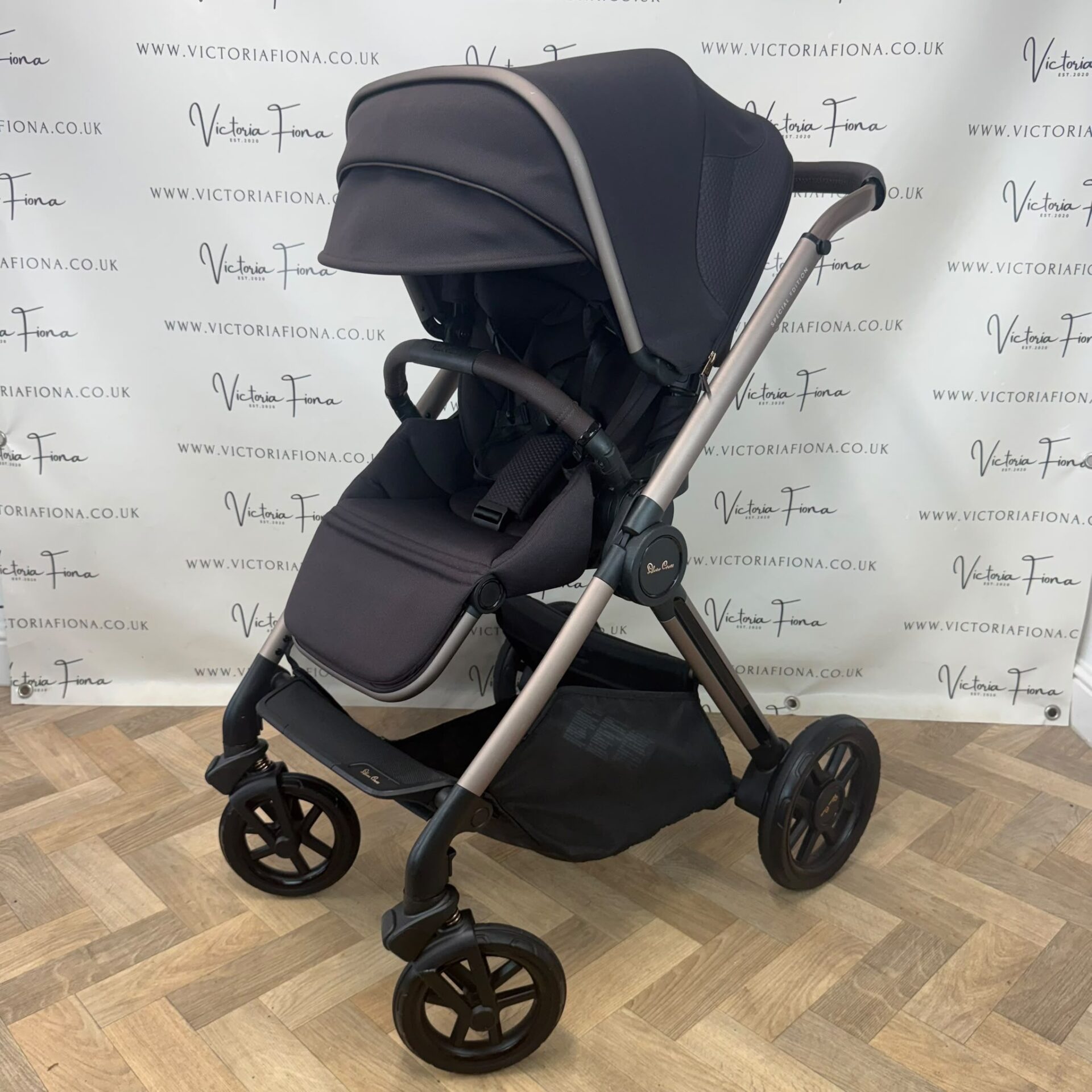 PRELOVED Silver Cross Reef 2 Carrycot & Pushchair with Dream Car Seat & Isofix - Ganache - Image 7