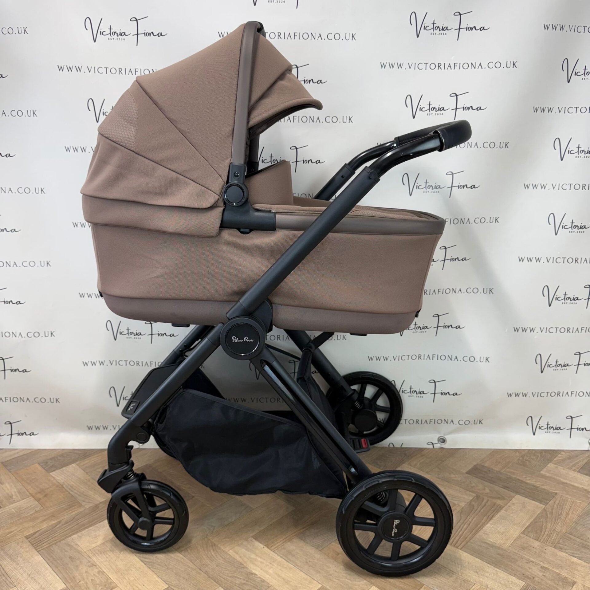 NEW (OTHER) Silver Cross Reef 2 Carrycot & Pushchair - Mocha - Image 4