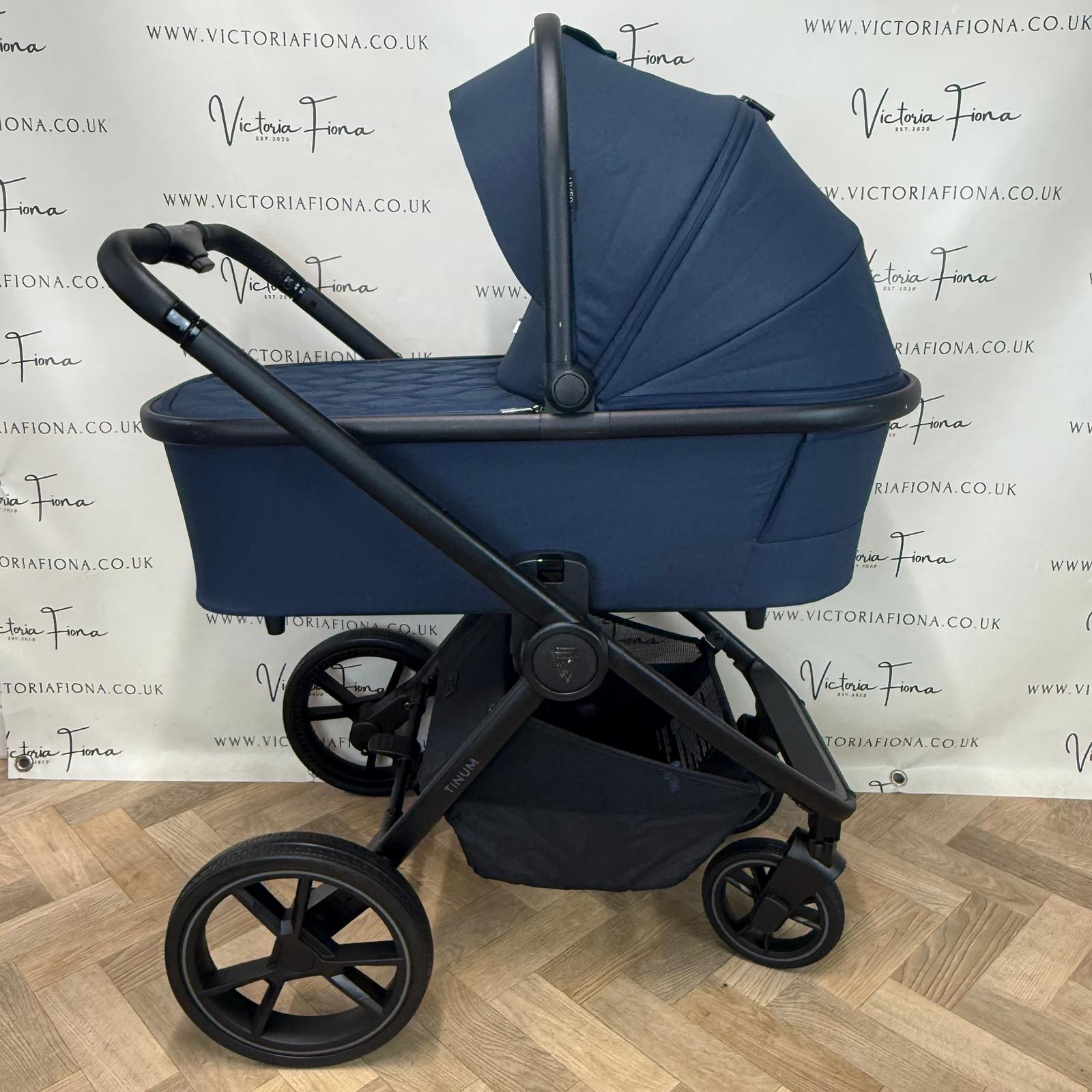 PRELOVED Venicci Tinum Edge 3 in 1 Carrycot & Pushchair - Ocean Blue - Image 2