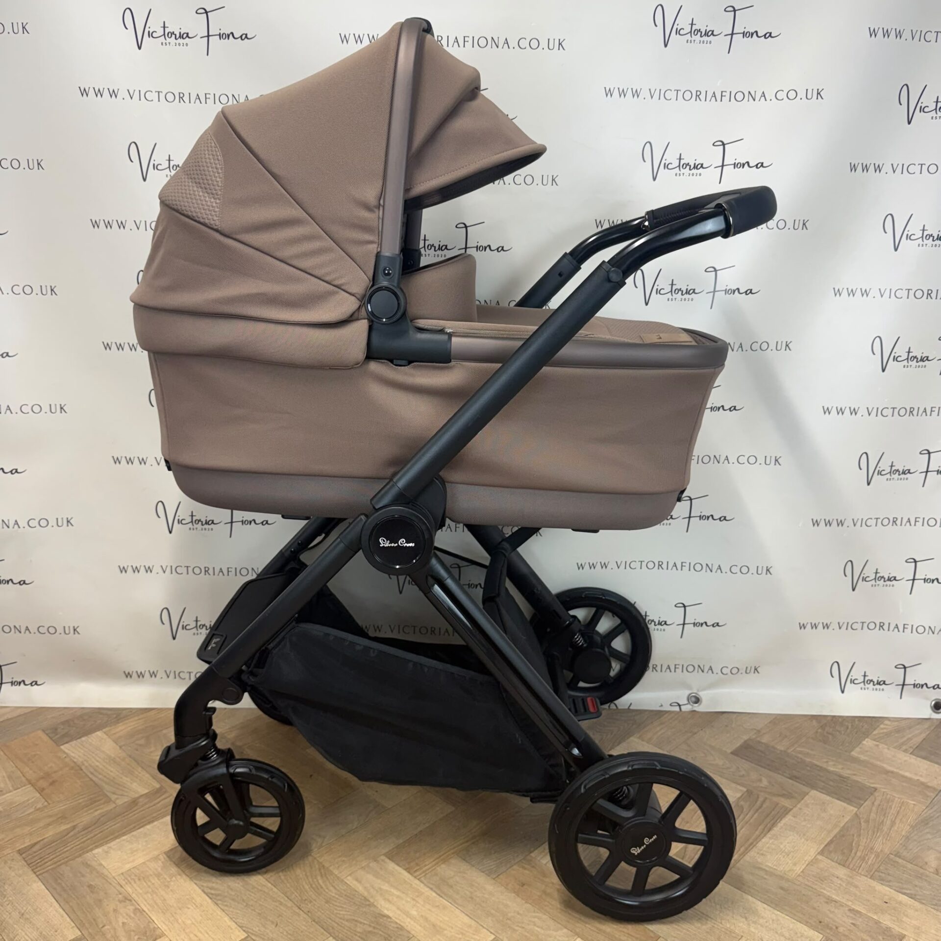 PRELOVED Silver Cross Reef 2 Carrycot & Pushchair - Caramel - Image 2