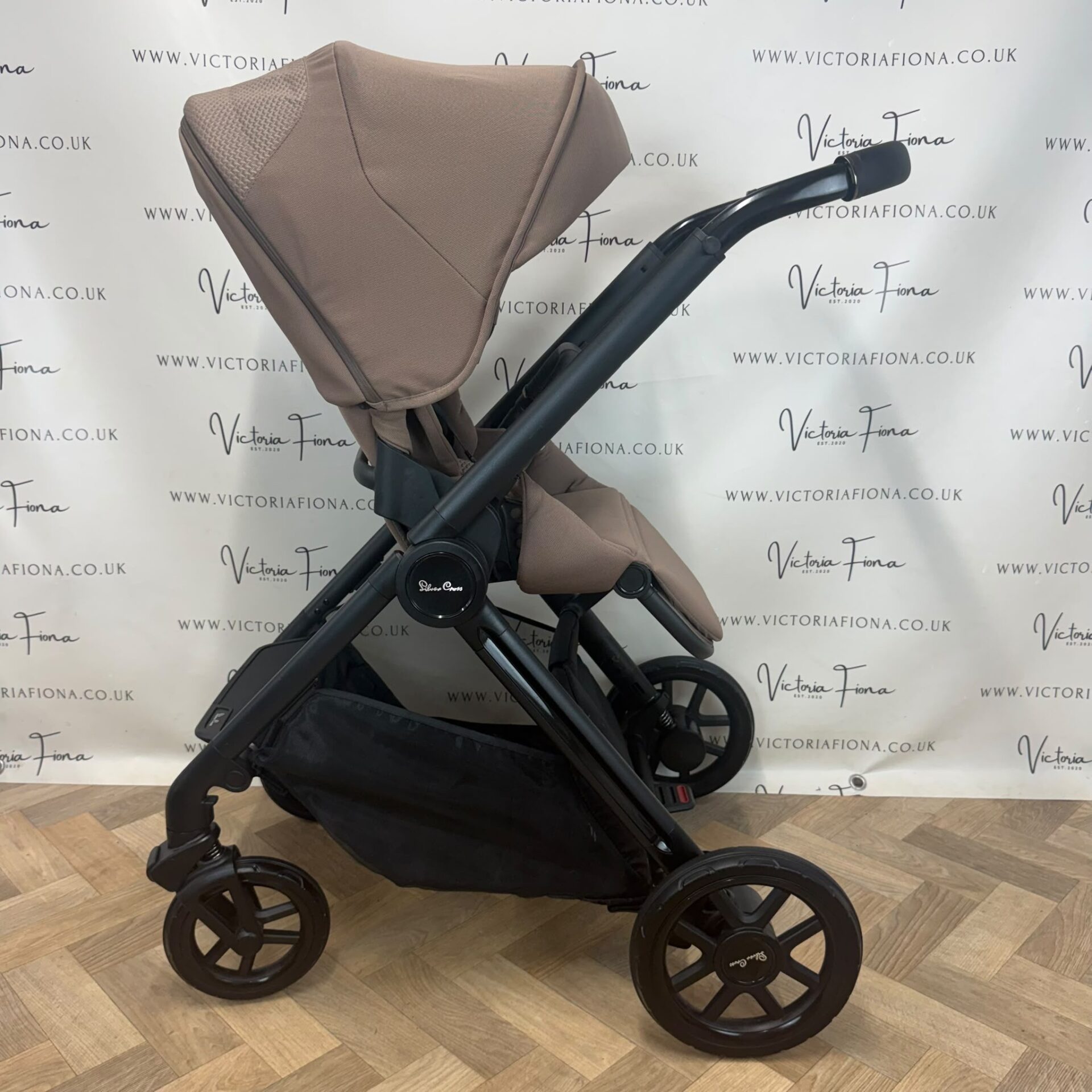 PRELOVED Silver Cross Reef 2 Carrycot & Pushchair - Caramel - Image 5