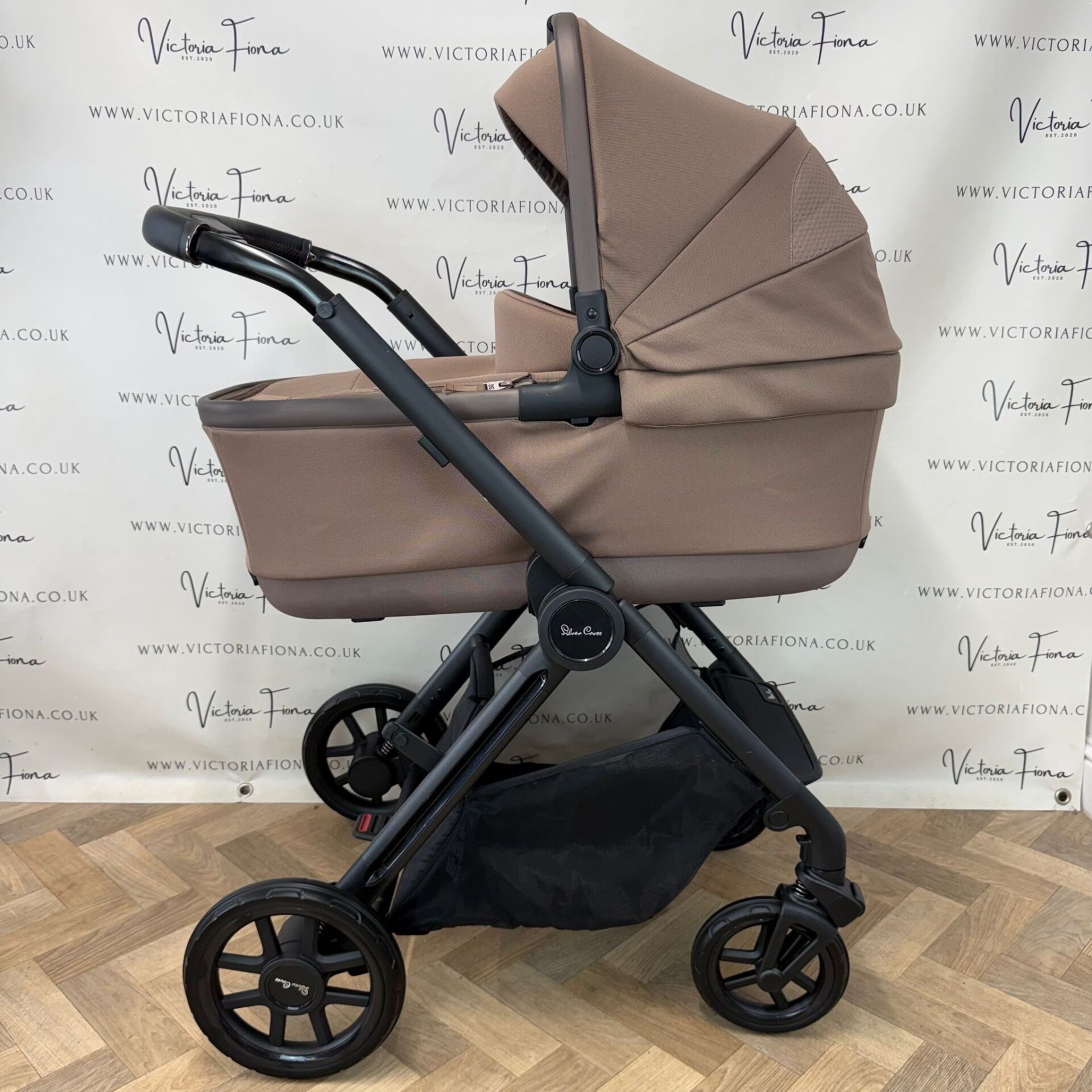 NEW (OTHER) Silver Cross Reef 2 Carrycot & Pushchair - Mocha - Image 2