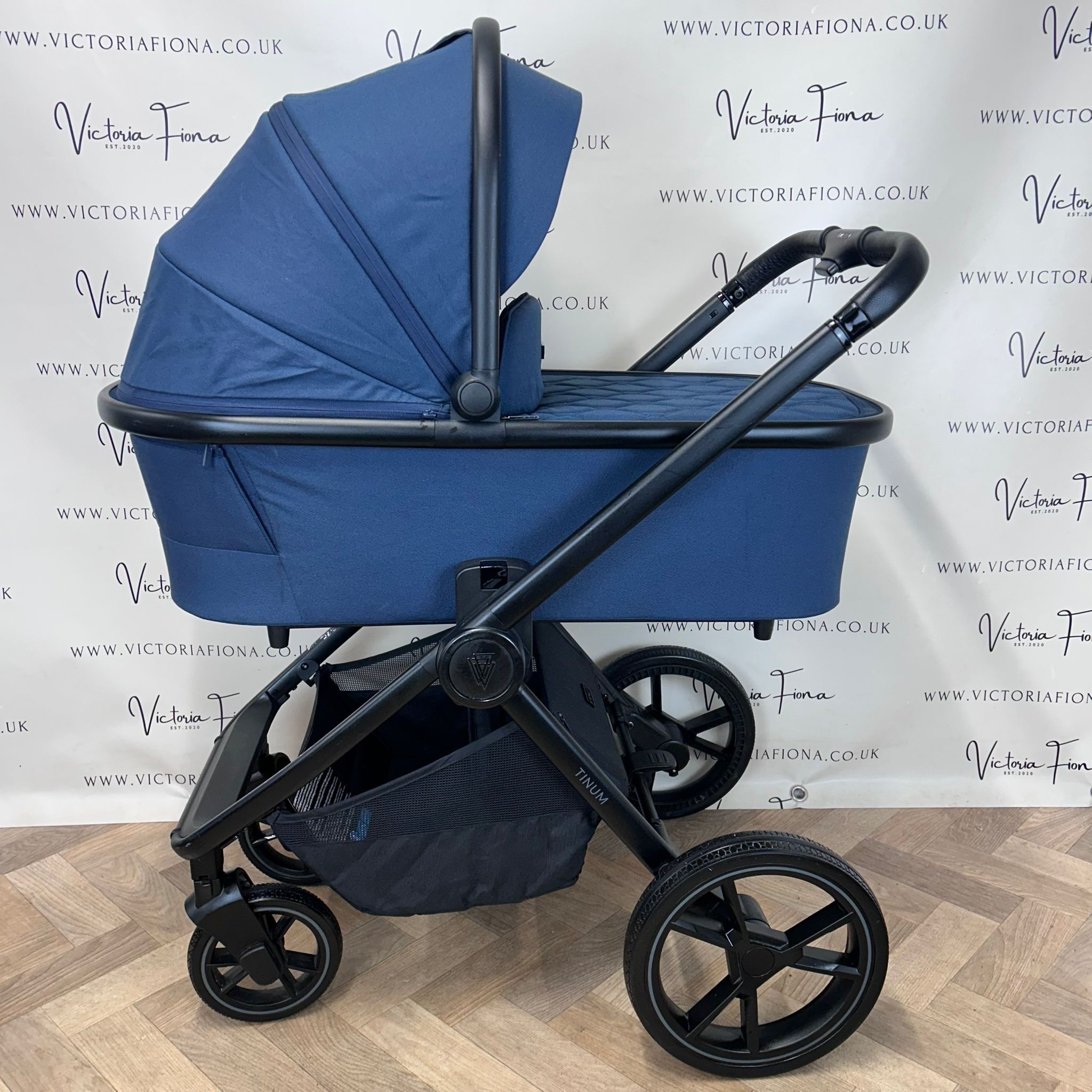 PRELOVED Venicci Tinum Edge 3 in 1 Carrycot & Pushchair & Car Seat - Ocean Blue - Image 2