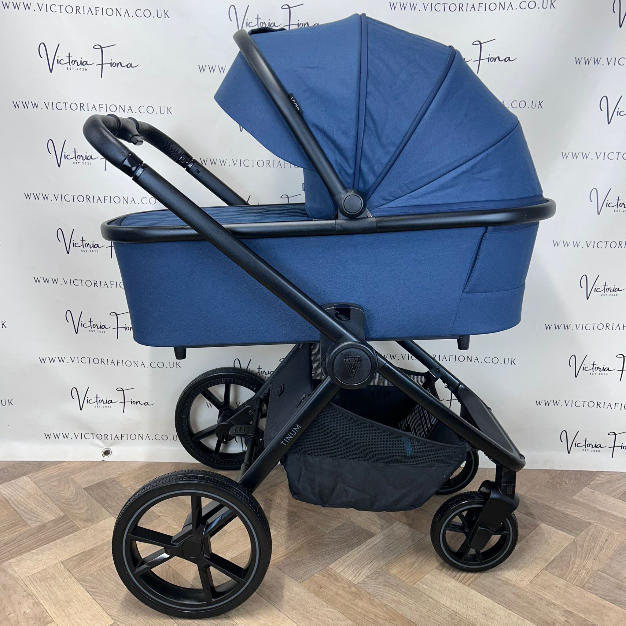 PRELOVED Venicci Tinum Edge 3 in 1 Carrycot & Pushchair & Car Seat - Ocean Blue - Image 4